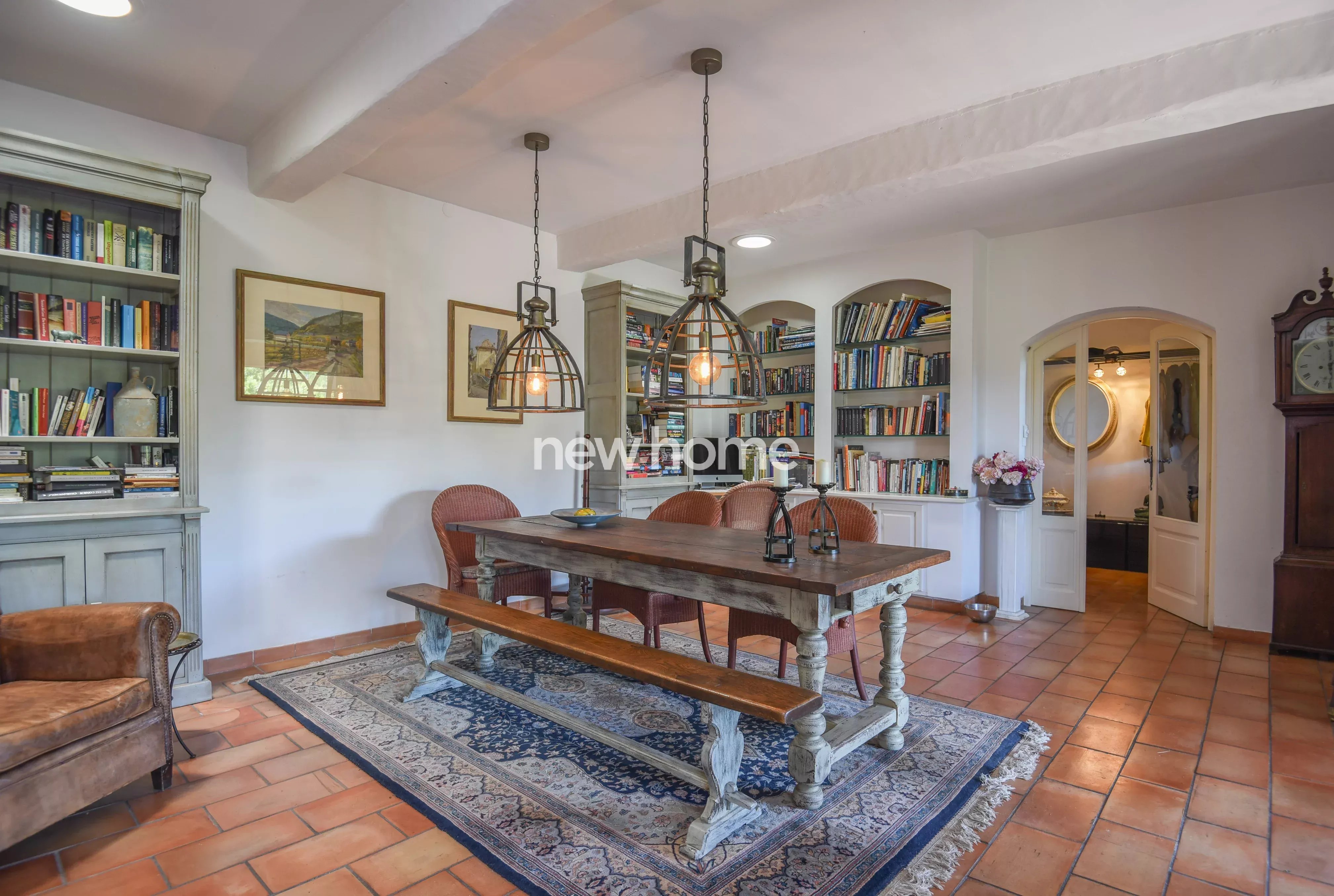 Maison spacieuse sur un terrain vaste et arboré