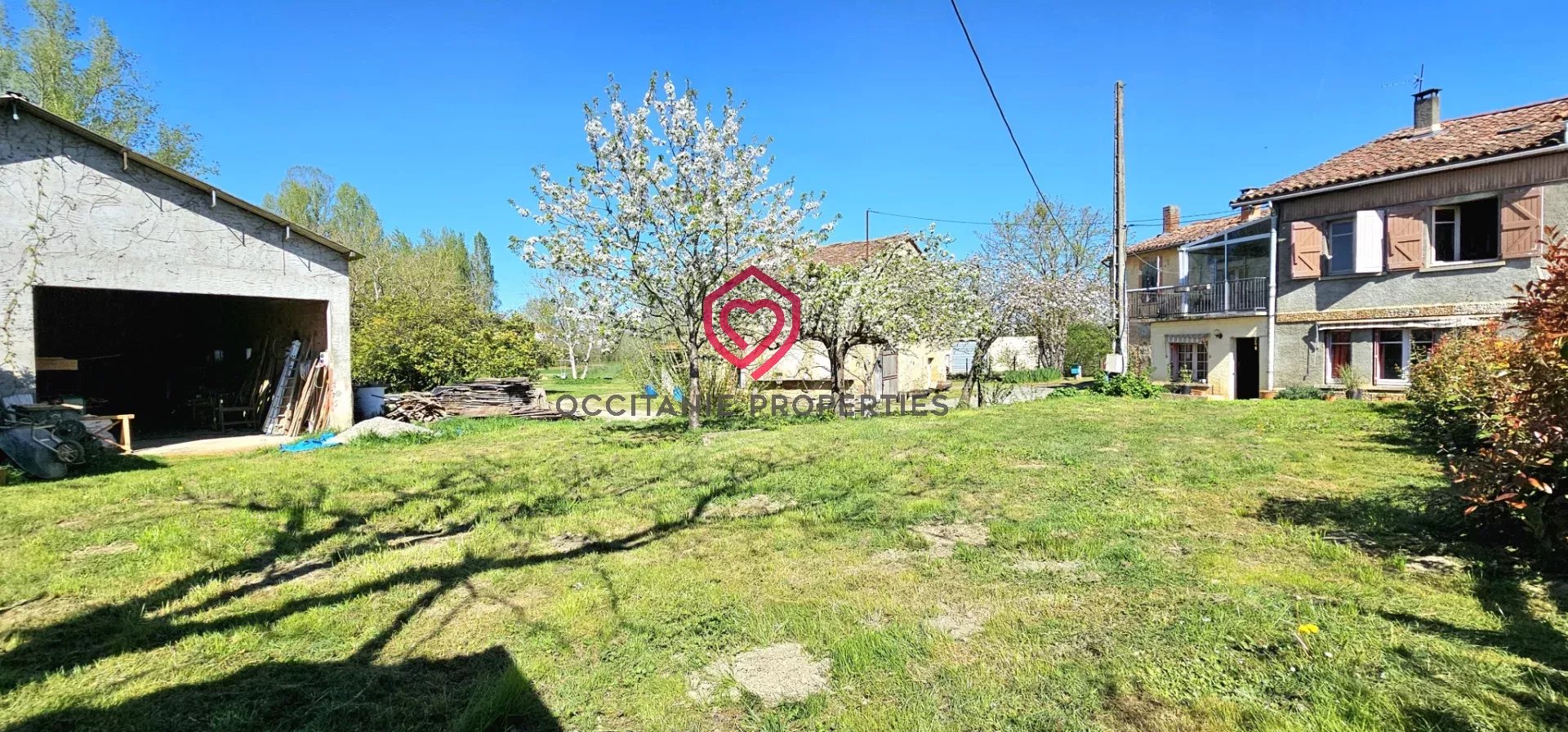 Maison d'habitation à rénover avec dépendances