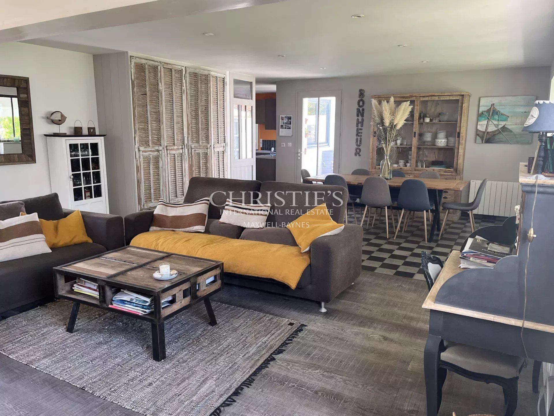5 Bedroom Villa/Townhouse's Image 4