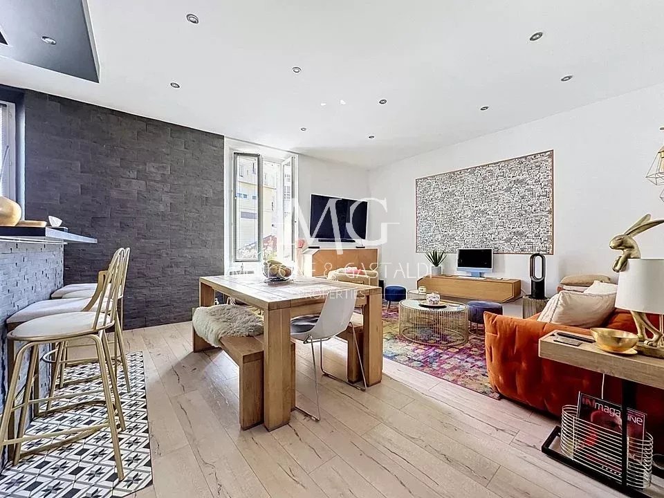 Cannes – 2P 52 m² – Proche Palais des Festivals & Mer – Traversant – Beaux volumes – Belle hauteur sous plafond