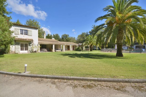 Valbonne lovely Provençal villa in closed domain, near village — photo 6