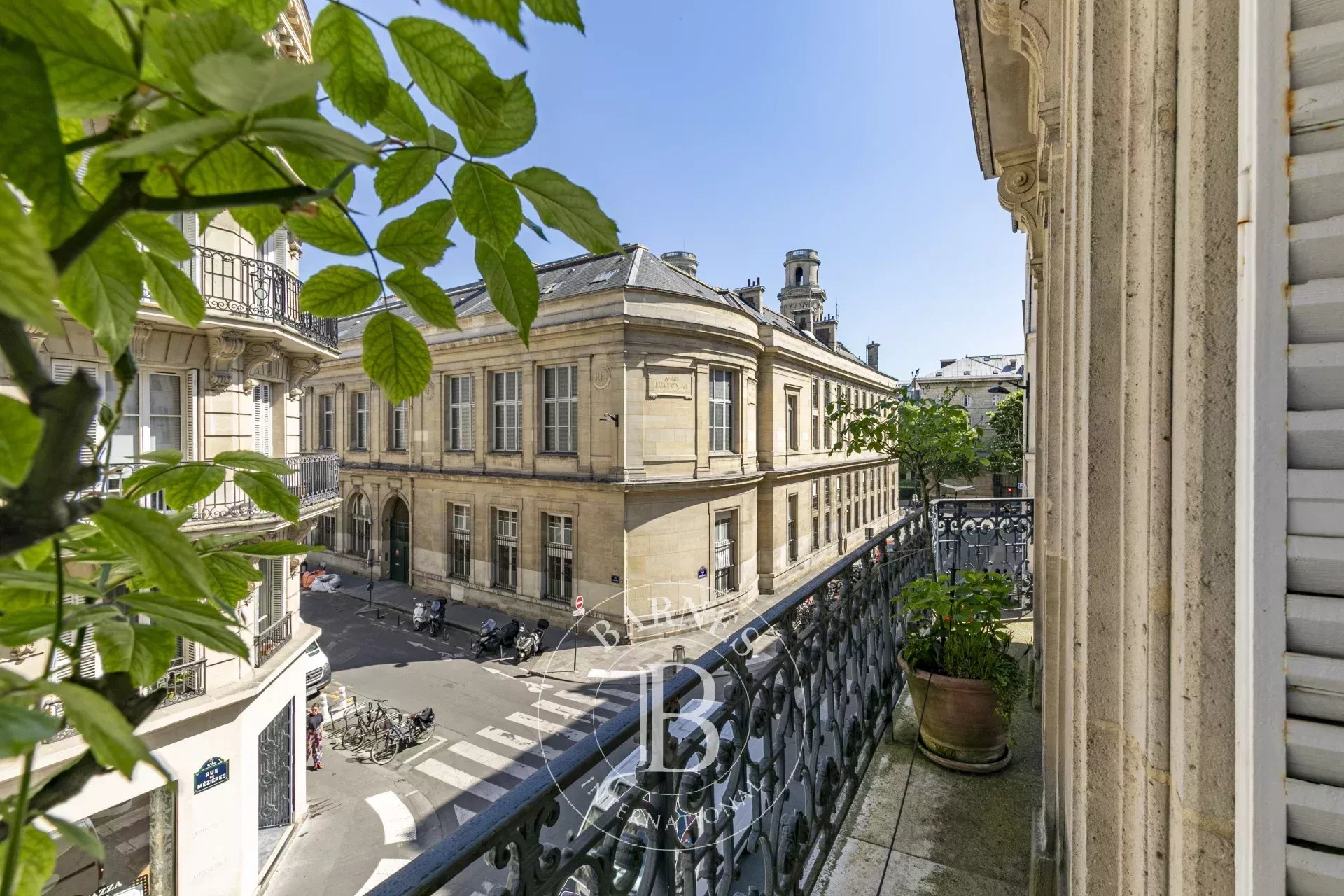 Paris 6 - Saint-Sulpice - 1119,44 sqft - 2 bedrooms - Balcony - View Tours Saint-Sulpice