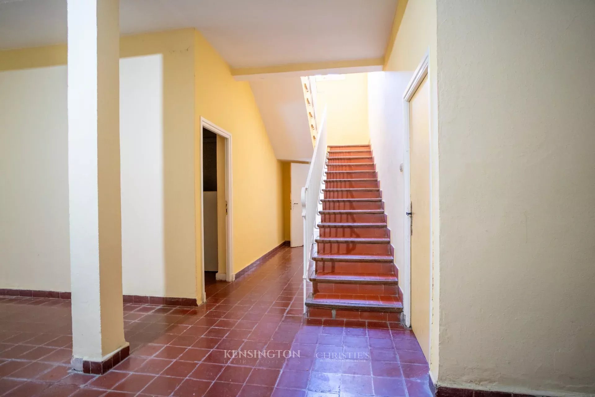6 Bedroom Villa/Townhouse's Image 49