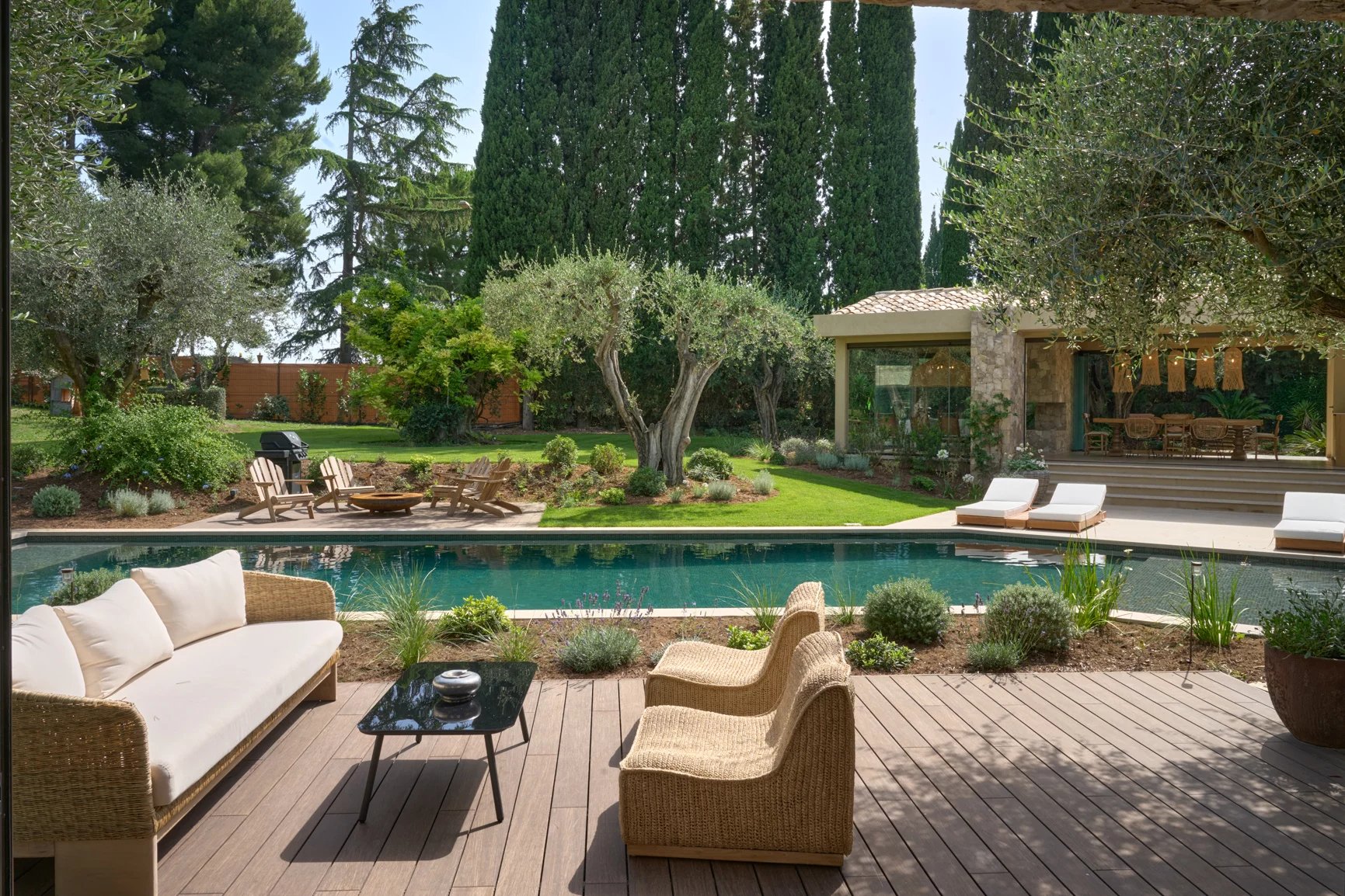 06250 MOUGINS VILLA