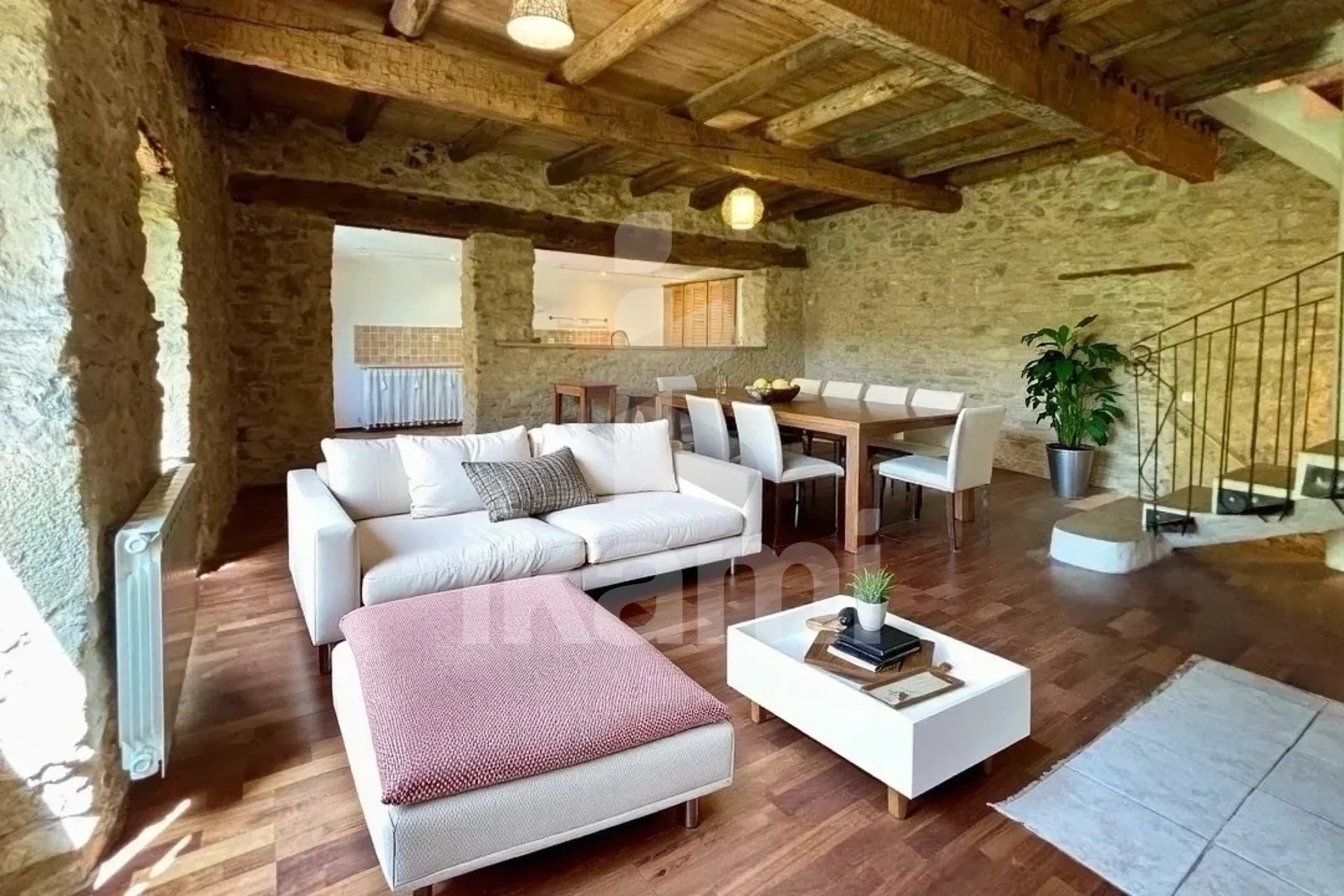 MAISON EN PIERRE T5 - TERRASSE ET COUR - ATELIER