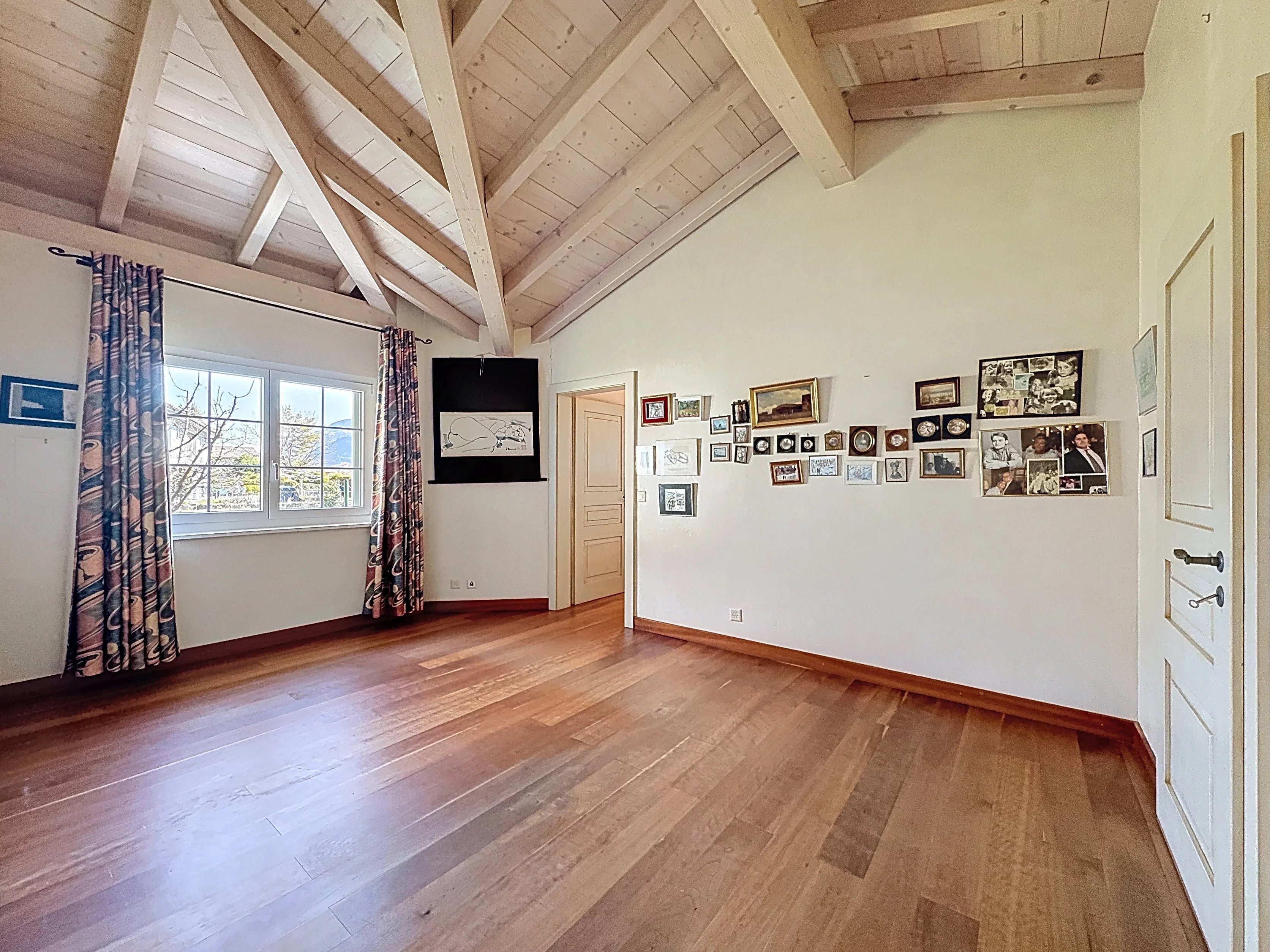 Spacieuse villa 5.5 pièces avec piscine et jardin