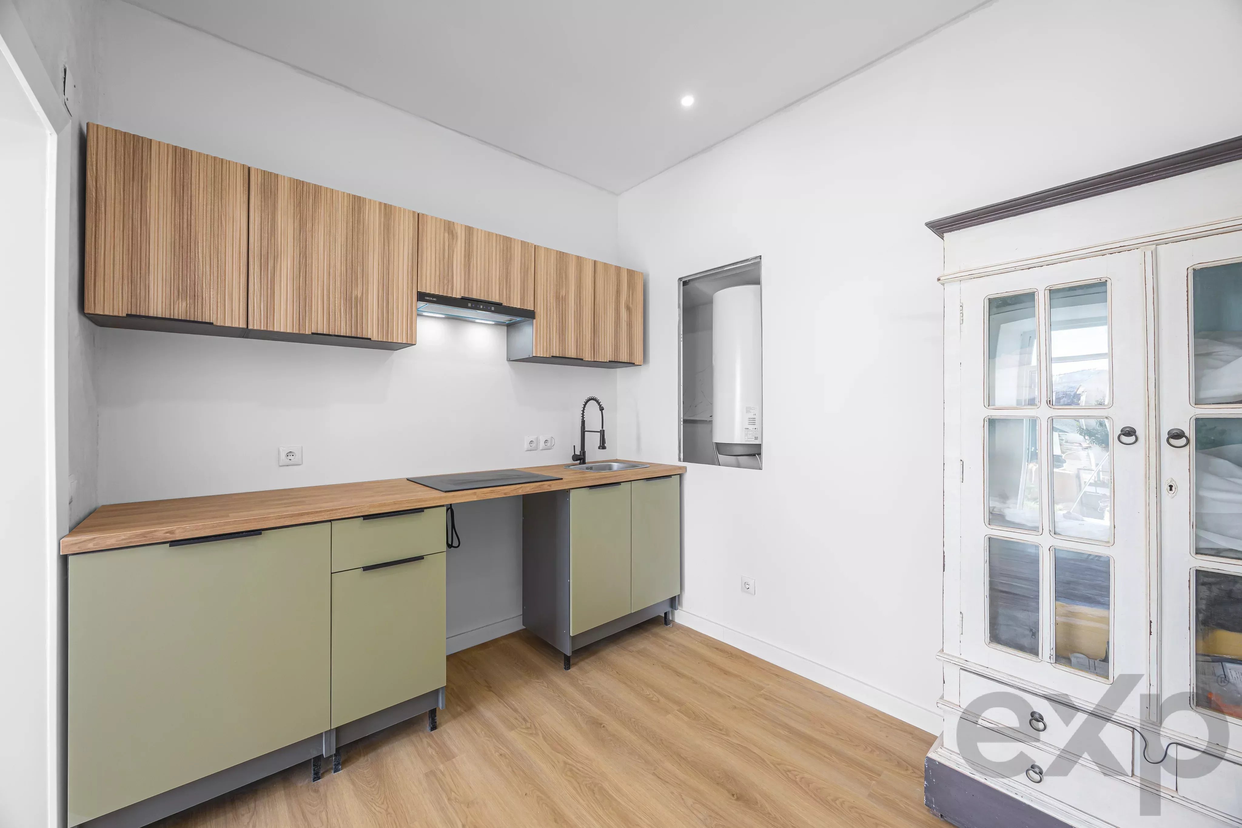 Renovated 2‑bedroom apartment 86742200 image 1
