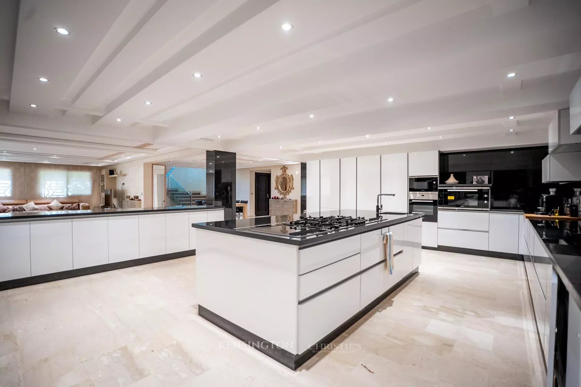 6 Bedroom Villa/Townhouse's Image 32