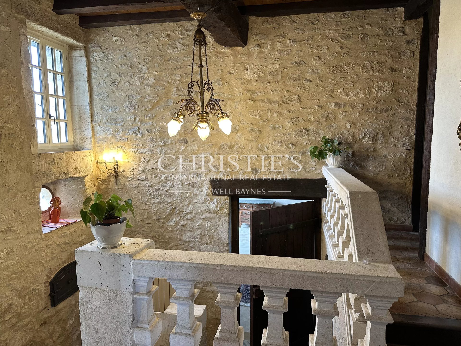 8 Bedroom Vineyard's Image 21