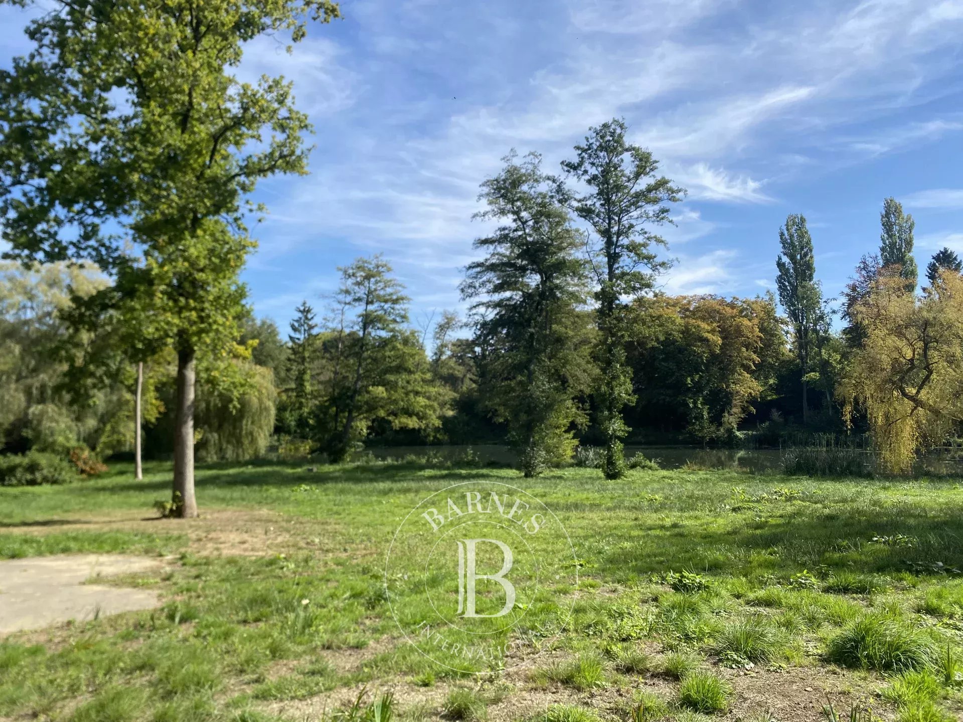 Exceptional plot with planning permission