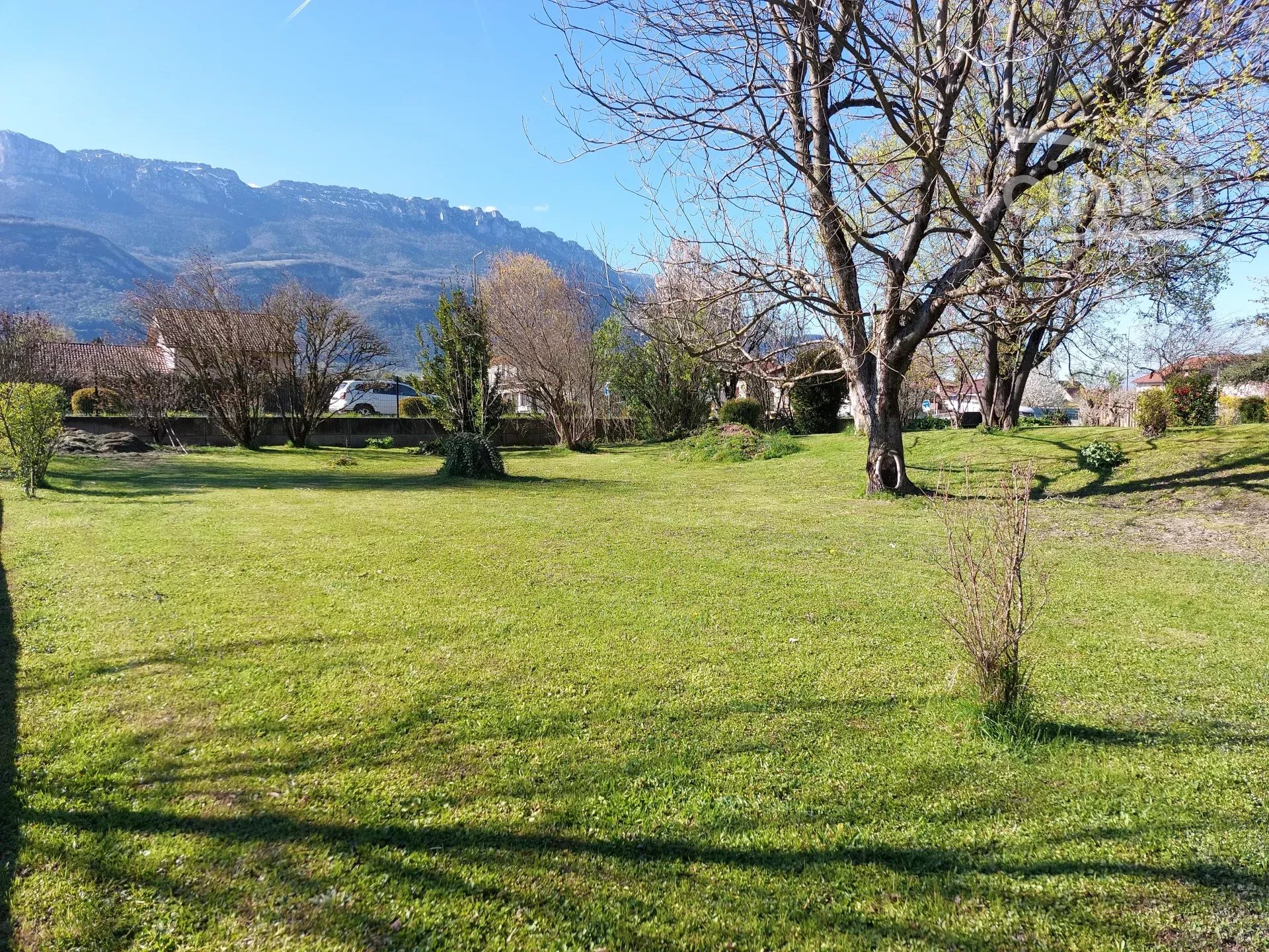 Terrain constructible LE CHEYLAS Gare