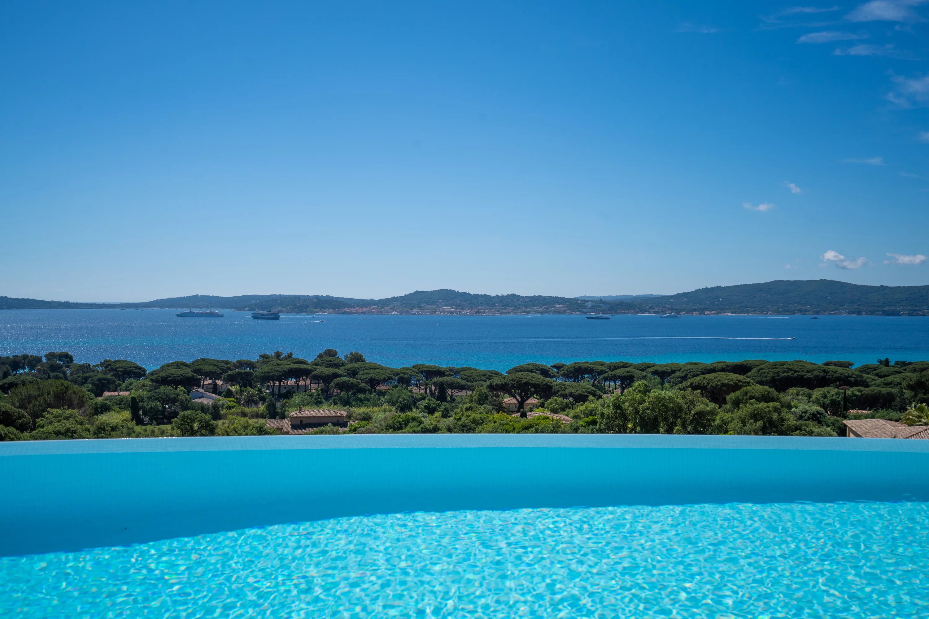 Exceptional villa with panoramic sea view