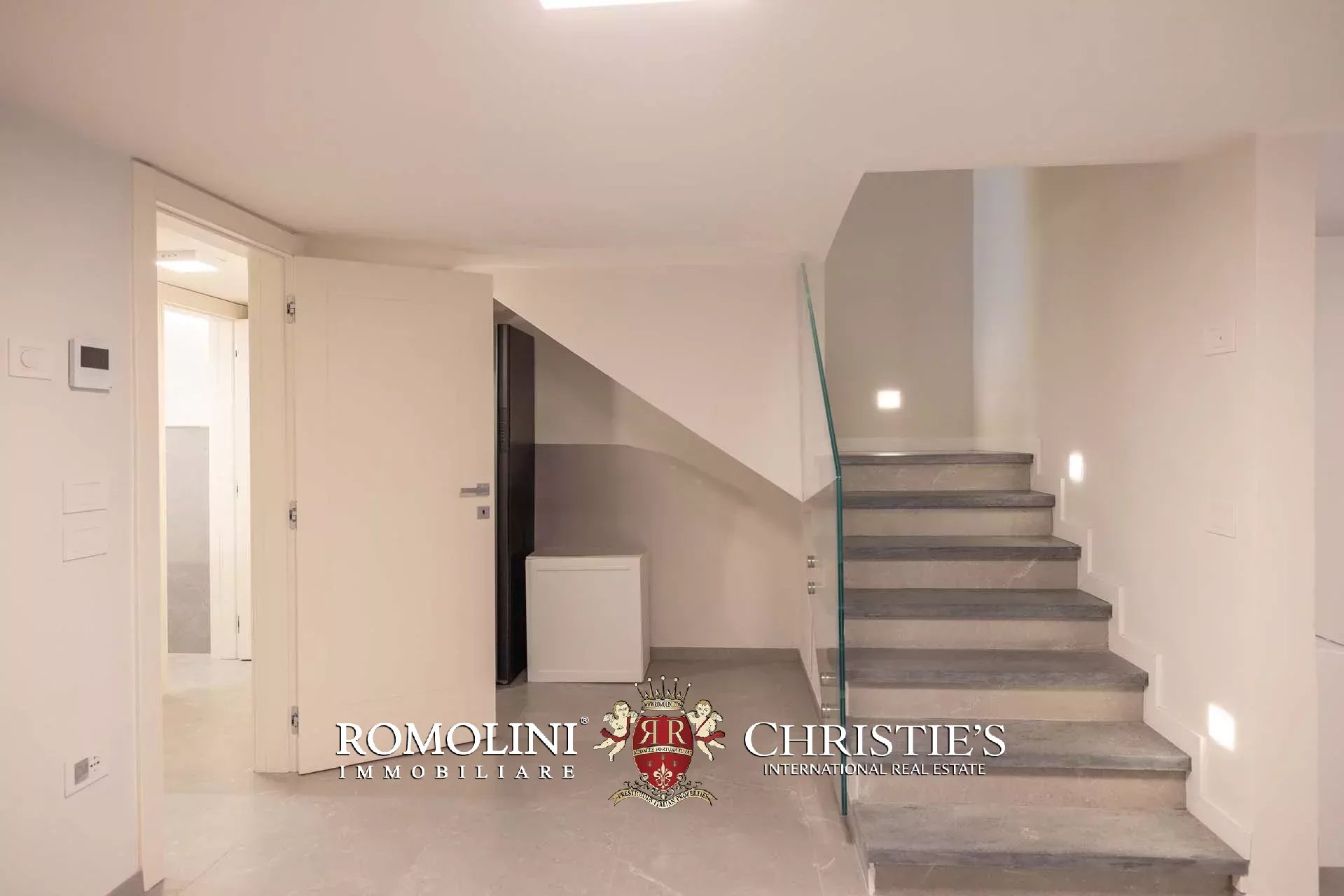5 Bedroom Villa/Townhouse's Image 27
