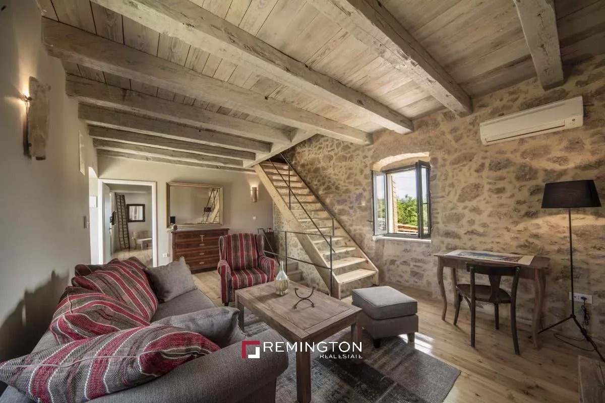 5 Bedroom Villa/Townhouse's Image 17