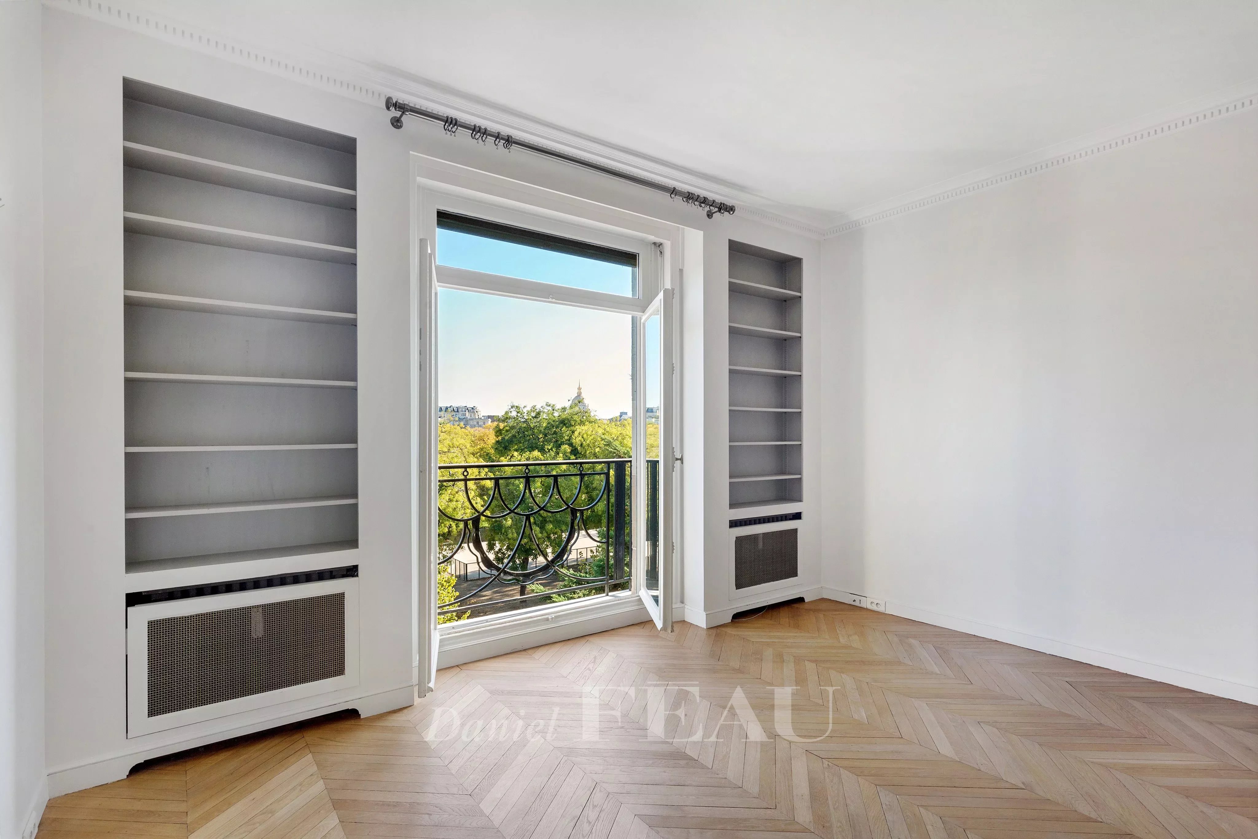 deuxième chambre ou bureau-bibilothèque 