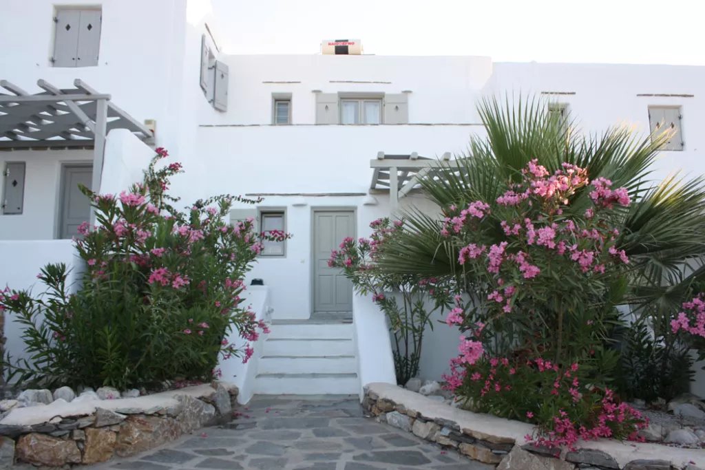 Agence immobilière de PARIS - LONDON - PAROS