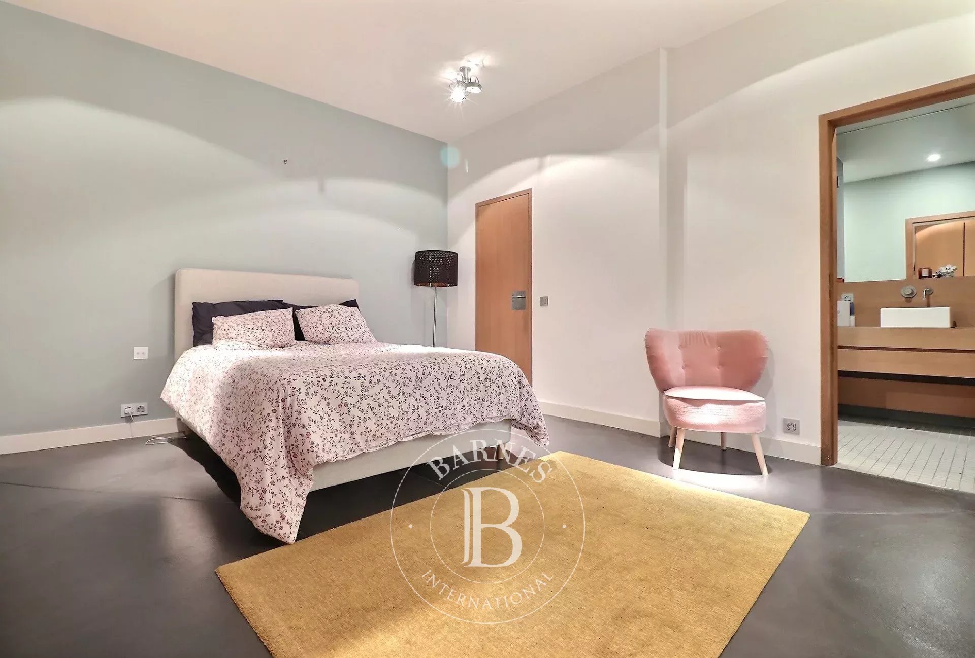 Châtelain - Town house of +/- 450m2 with 6bed + swimming pool