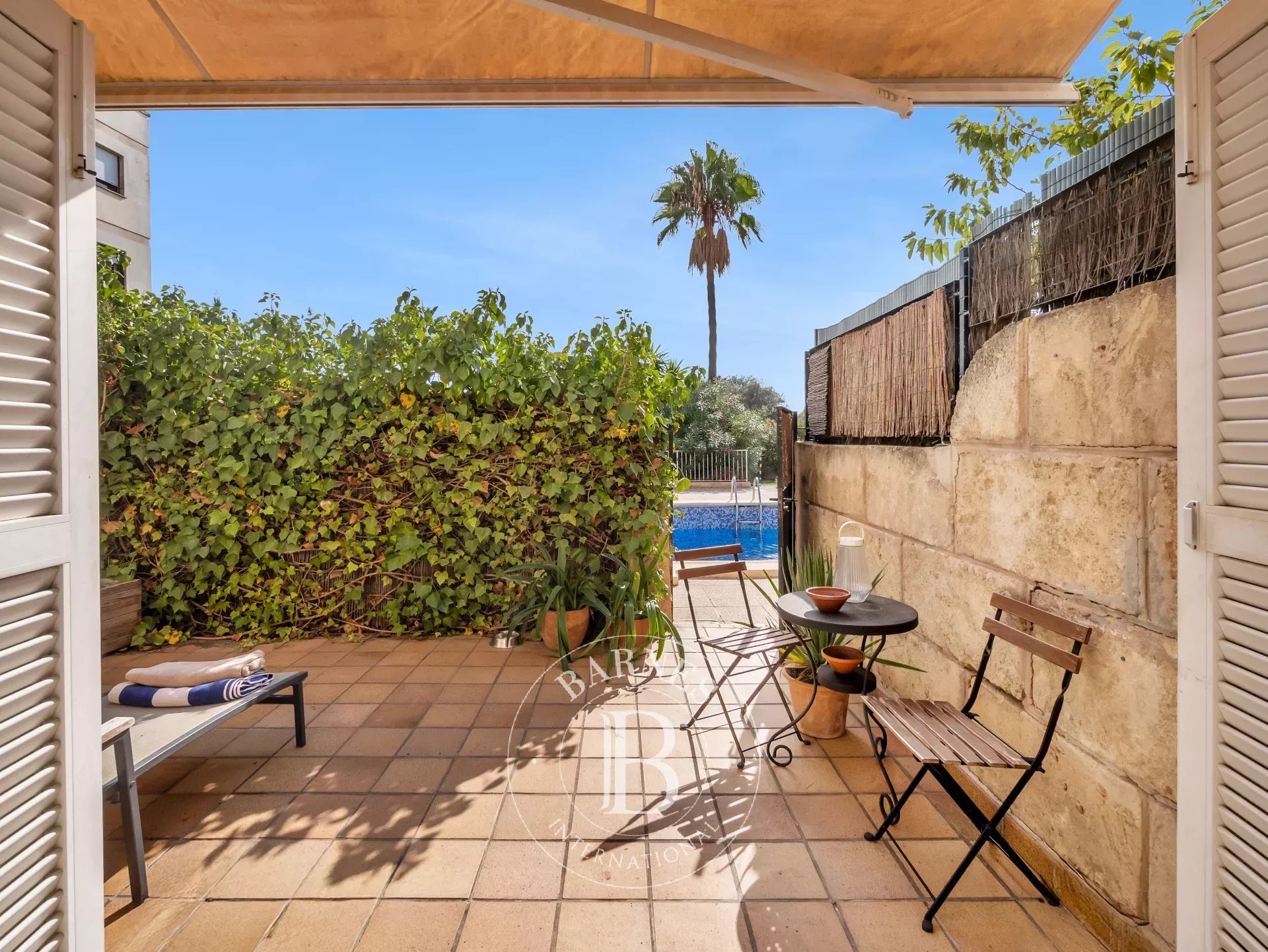 Elegante duplex de cuatro habitaciones en el exclusivo barrio Bonanova de Palma con terraza y piscina