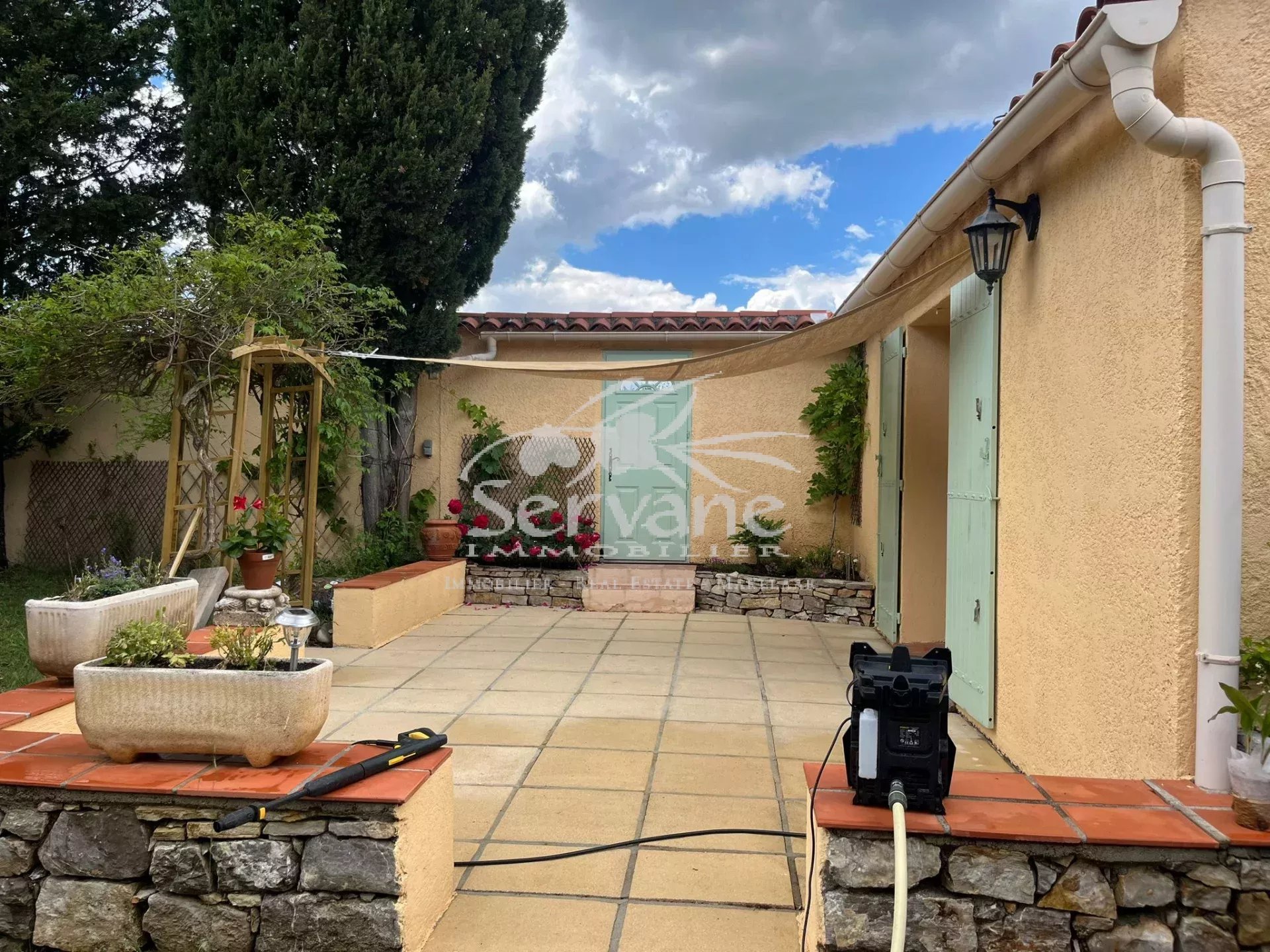 LORGUES VILLA T4 SUR 3220 m²