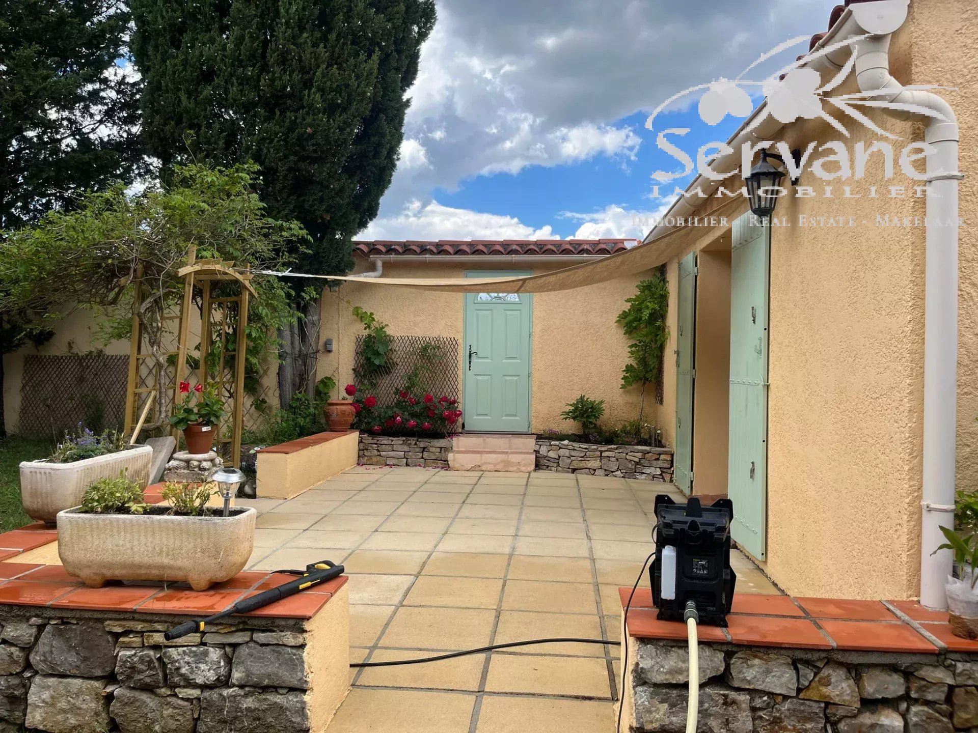 SOLE AGENCY LORGUES 3 BEDROOMS VILLA