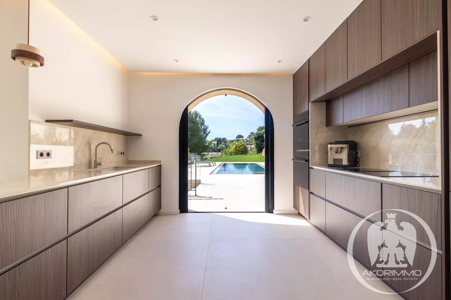 Casa  - 6 piezas  - 220.0 m² -  1.890.000 € - A la venta