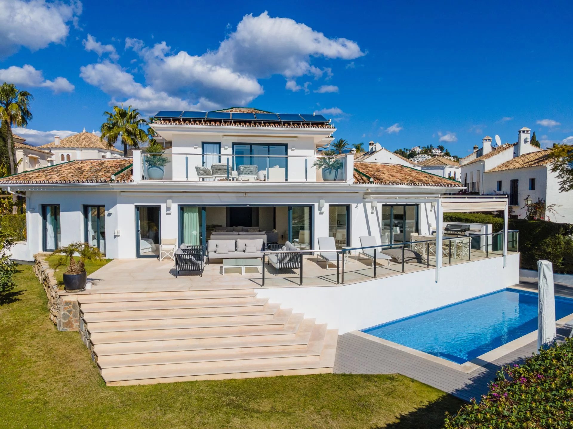 Très belle villa familiale entièrement rénovée avec vue mer située à Marbella