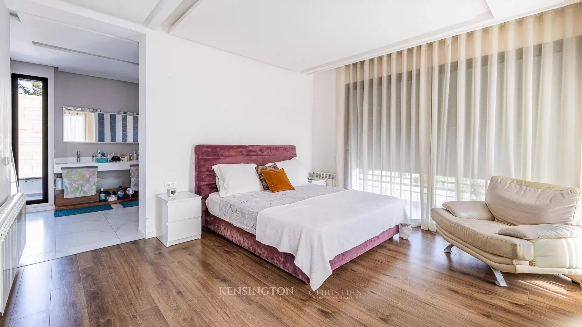 8 Bedroom Villa/Townhouse's Image 10