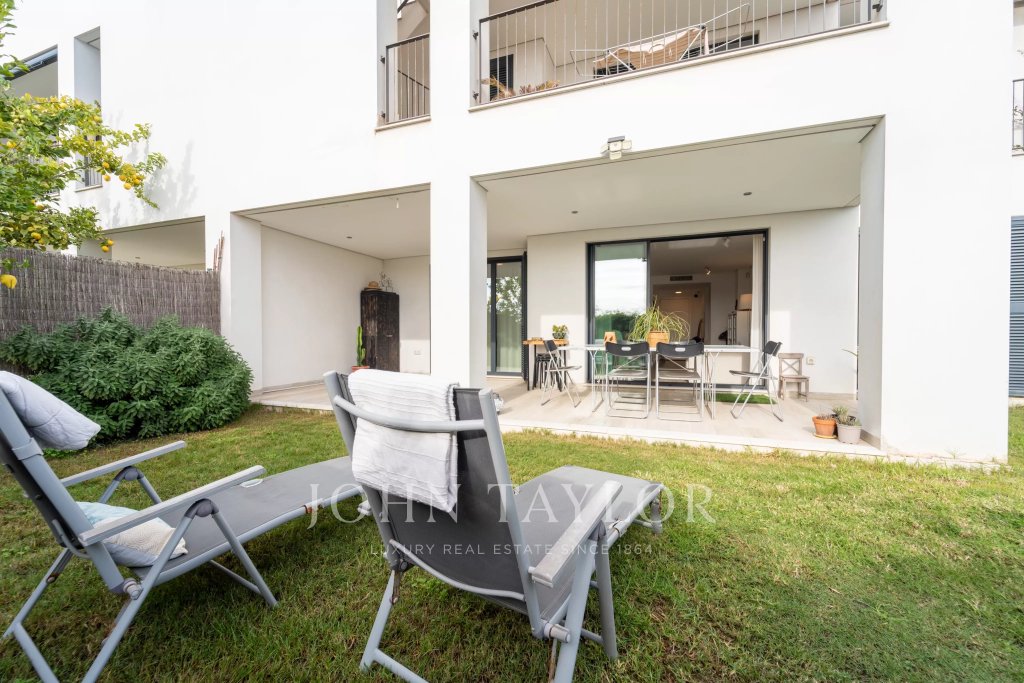 Apartment for sale in Santa Eularia des Riu — Contemporary apartment with private garden in Santa Eulalia del Río,  Ibiza