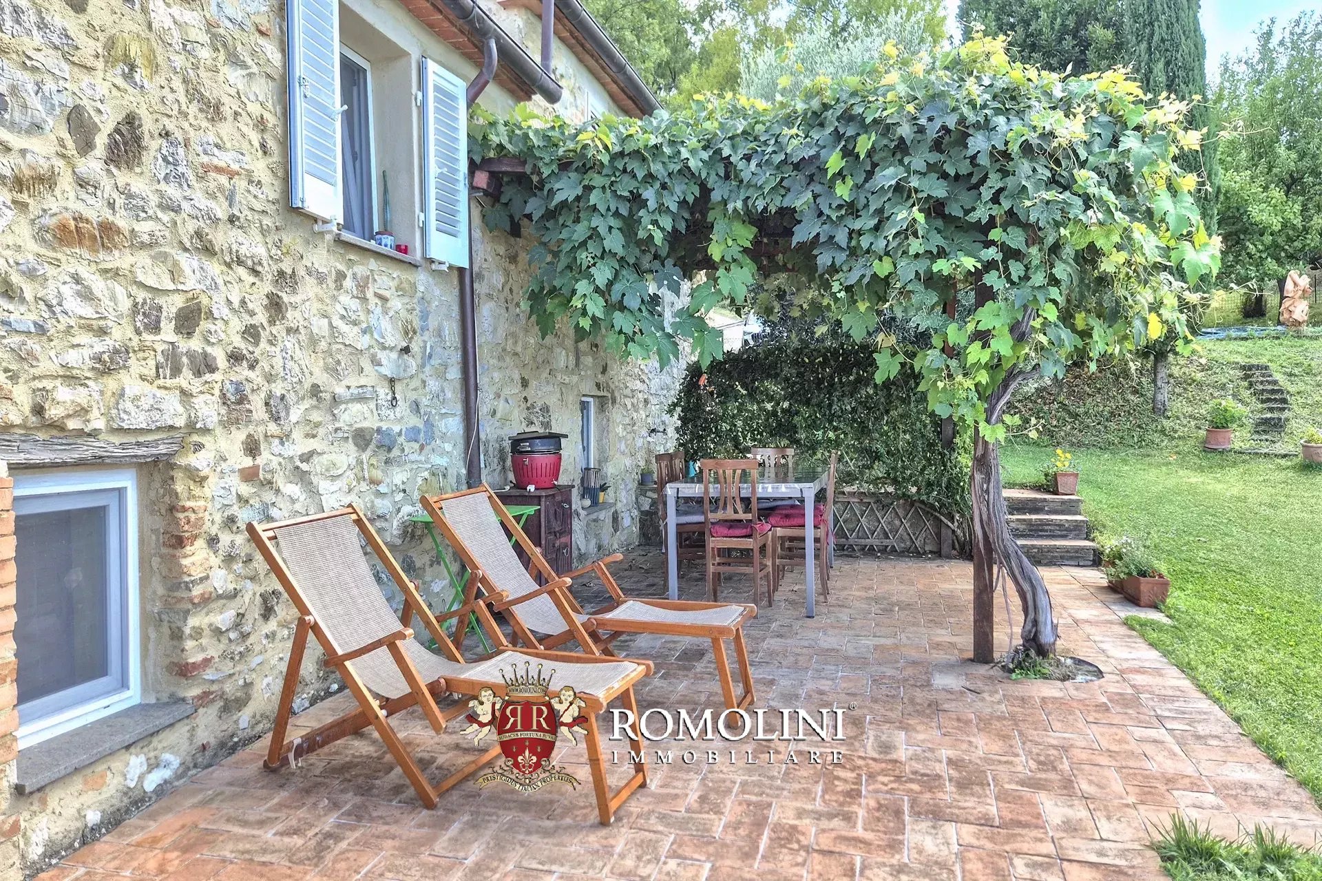 RUSTIC FARMHOUSE WITH POOL FOR SALE IN MOUNT AMIATA, MAREMMA
