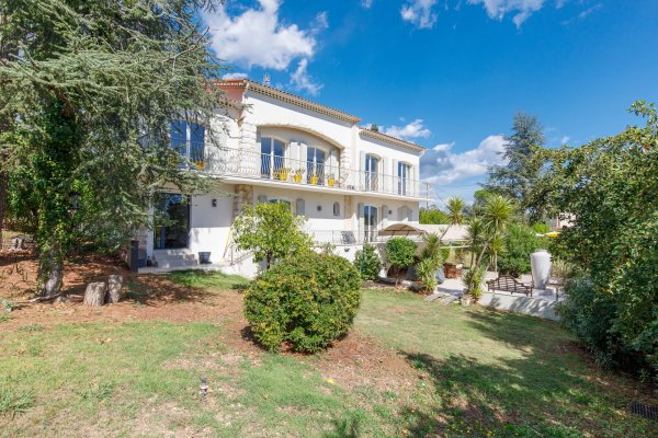 Sea View Villa for Sale in Prime Location with Pool House — photo 3