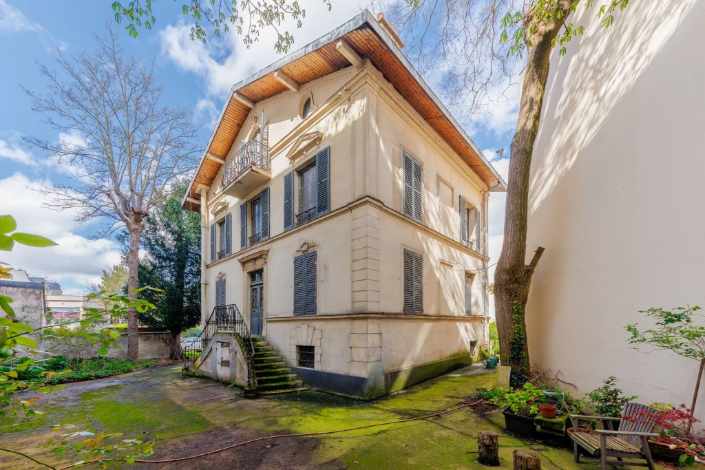 Maison de 1845 à rénover en hypercentre de Montrouge
