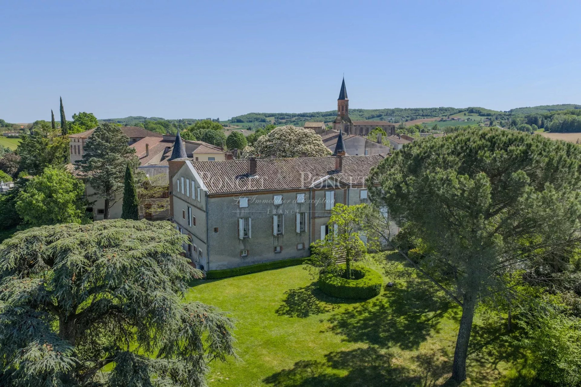 6 Bedroom Chateau's Image 32