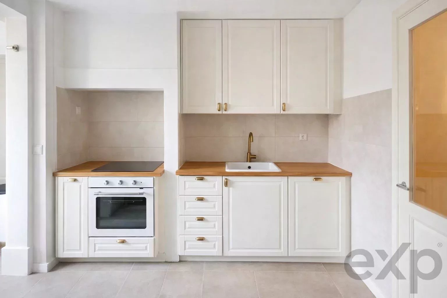 One-bedroom plus one apartment for sale in Campo de Ourique. 86691452 image 2