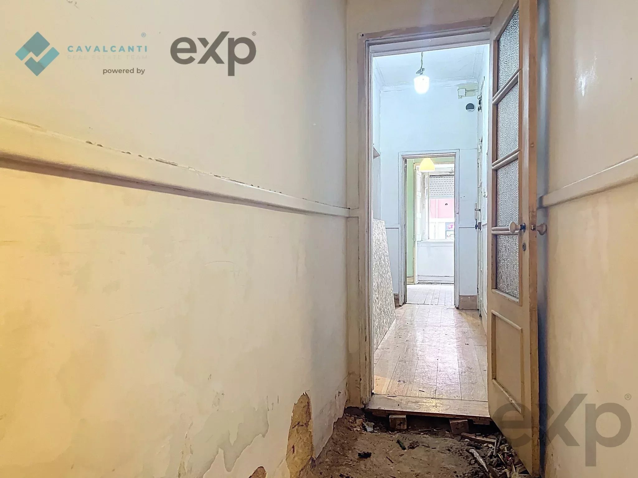 3-bedroom with charm and patio for renovation – Lisbon 86916807 image 19
