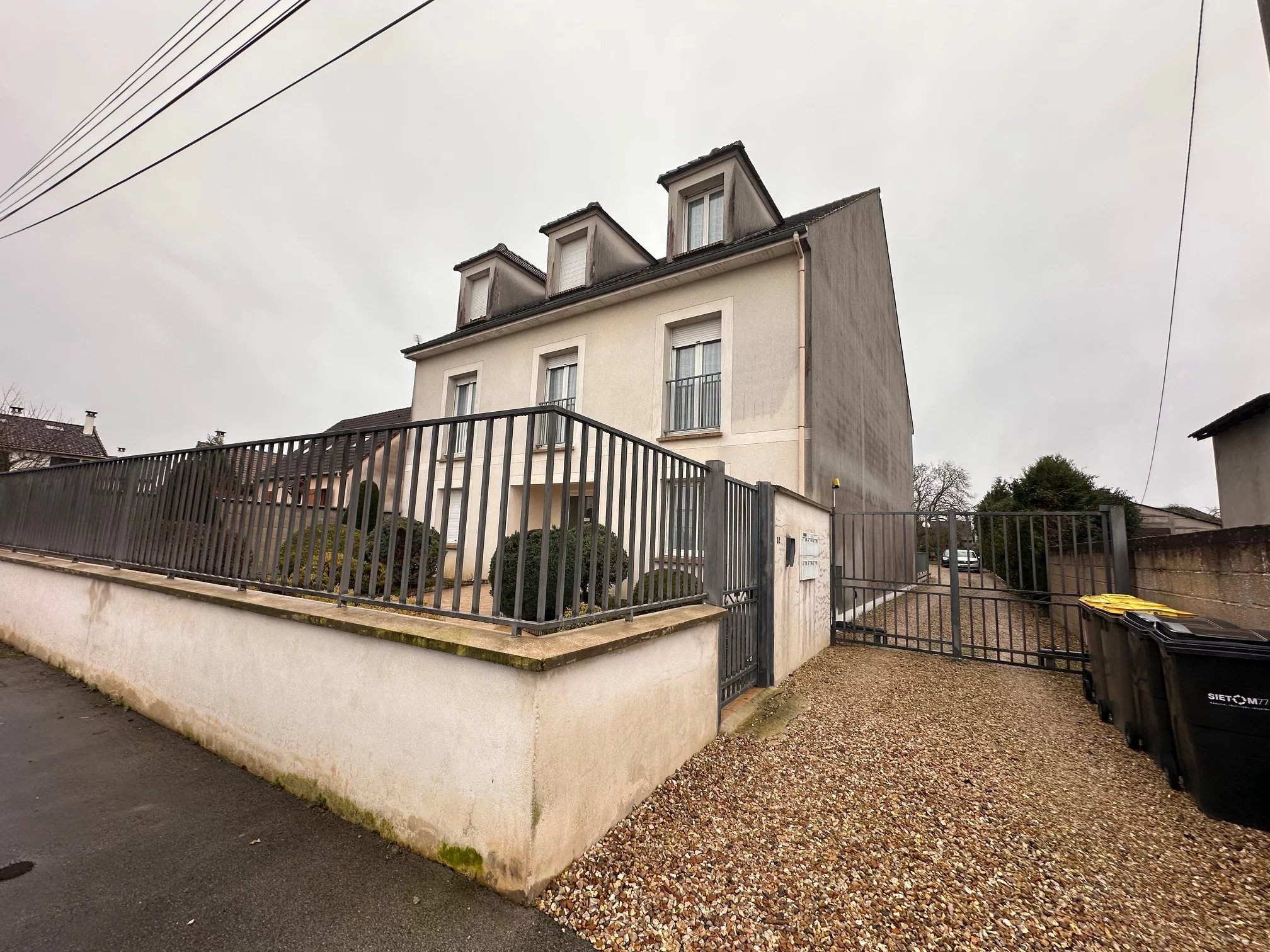 TOURNAN EN BRIE - 2 pièces