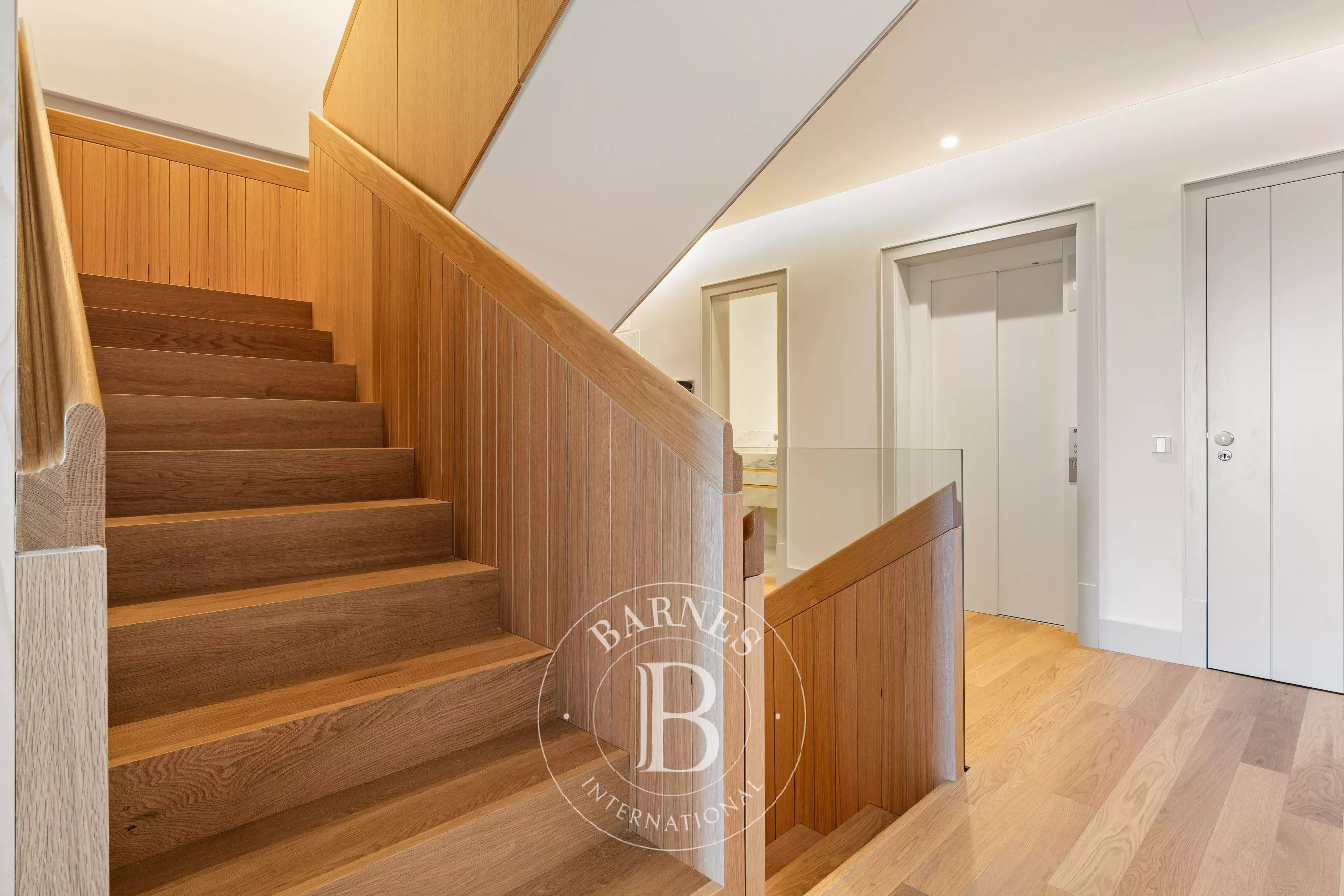 Jardin et vue sur la mer