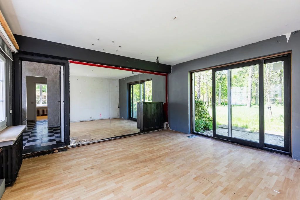 Prachtige Lipszyc villa met potentieel in privédomein of 7 ha