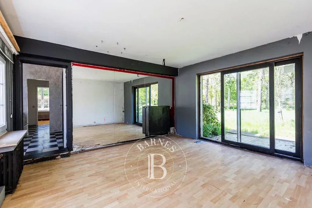 Belle villa Lipszyc avec potentiel dans domaine privé de 7ha