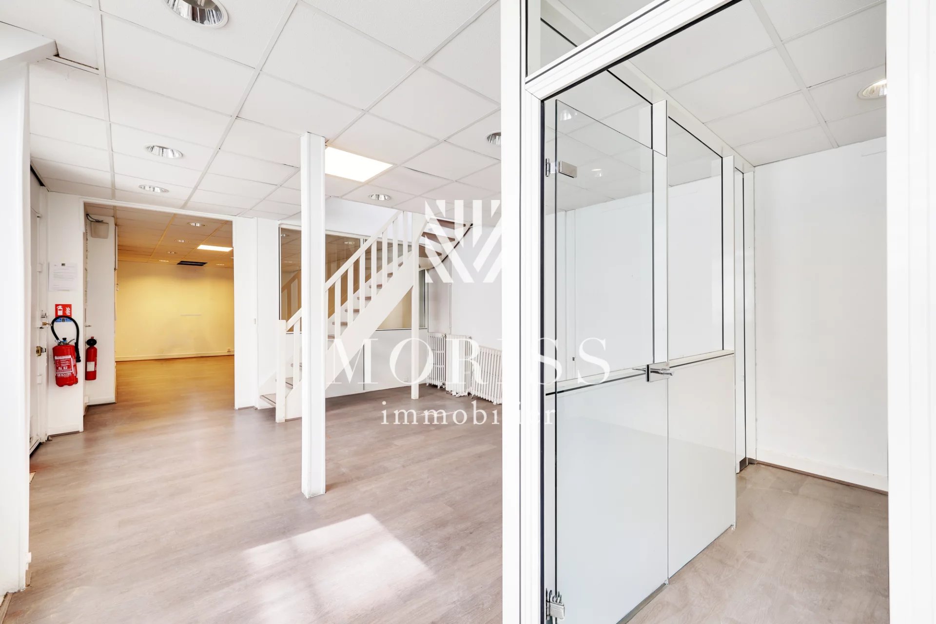 Rare à la vente – Grand local commercial / bureaux de 185 m² au - Image 1