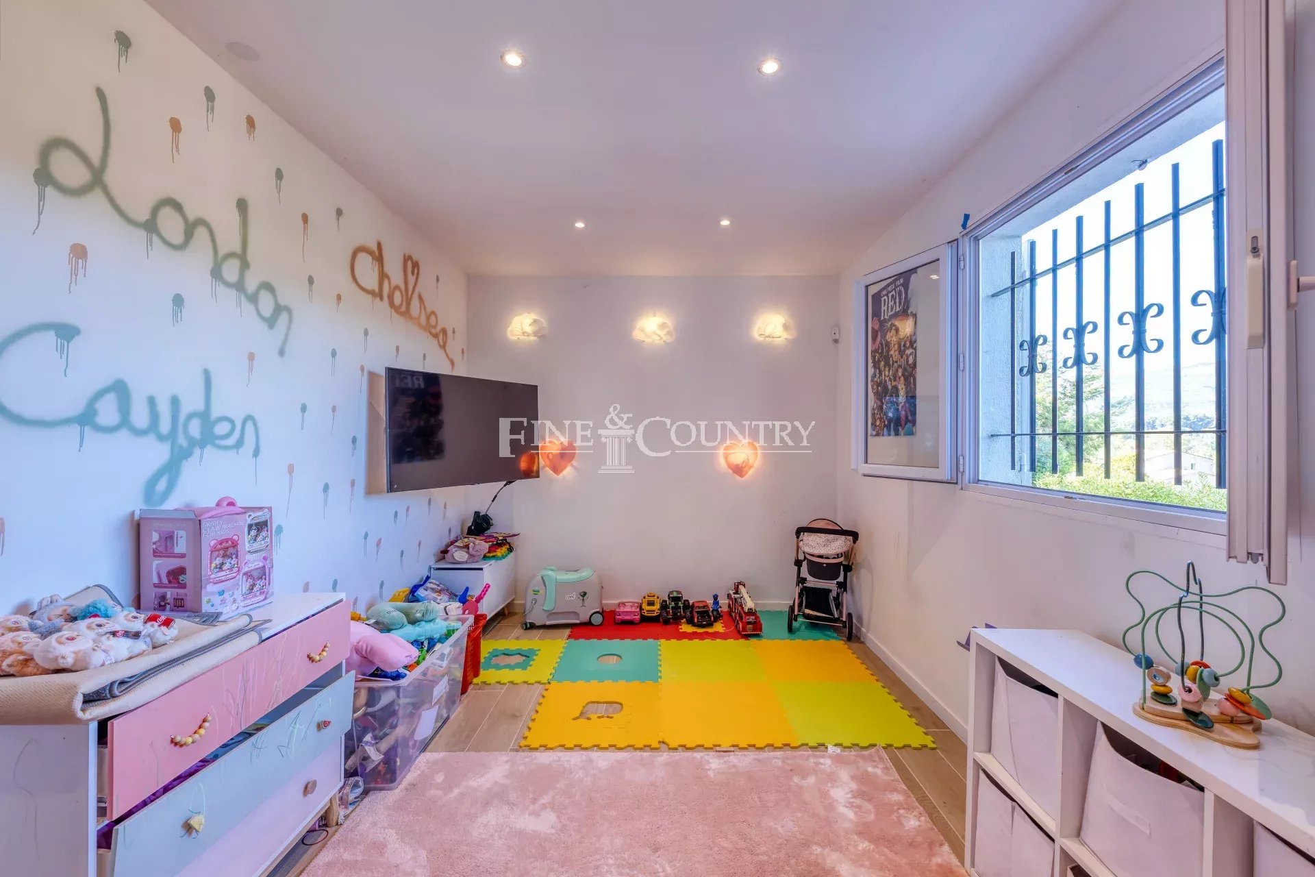 Photo of For sale  Villa in Valbonne - Panoramic view