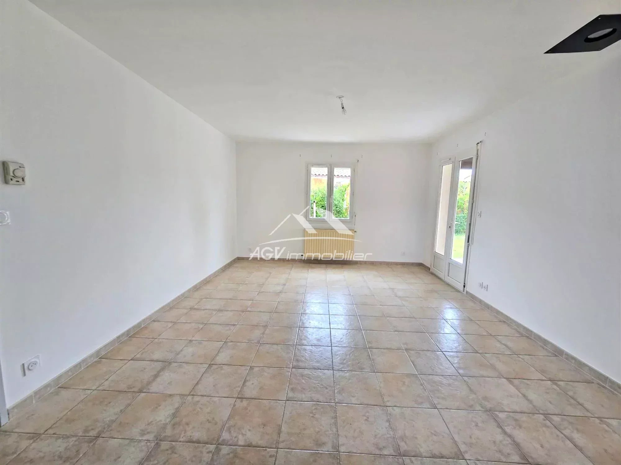 Maison de plain-pied, 3 chambres, garage