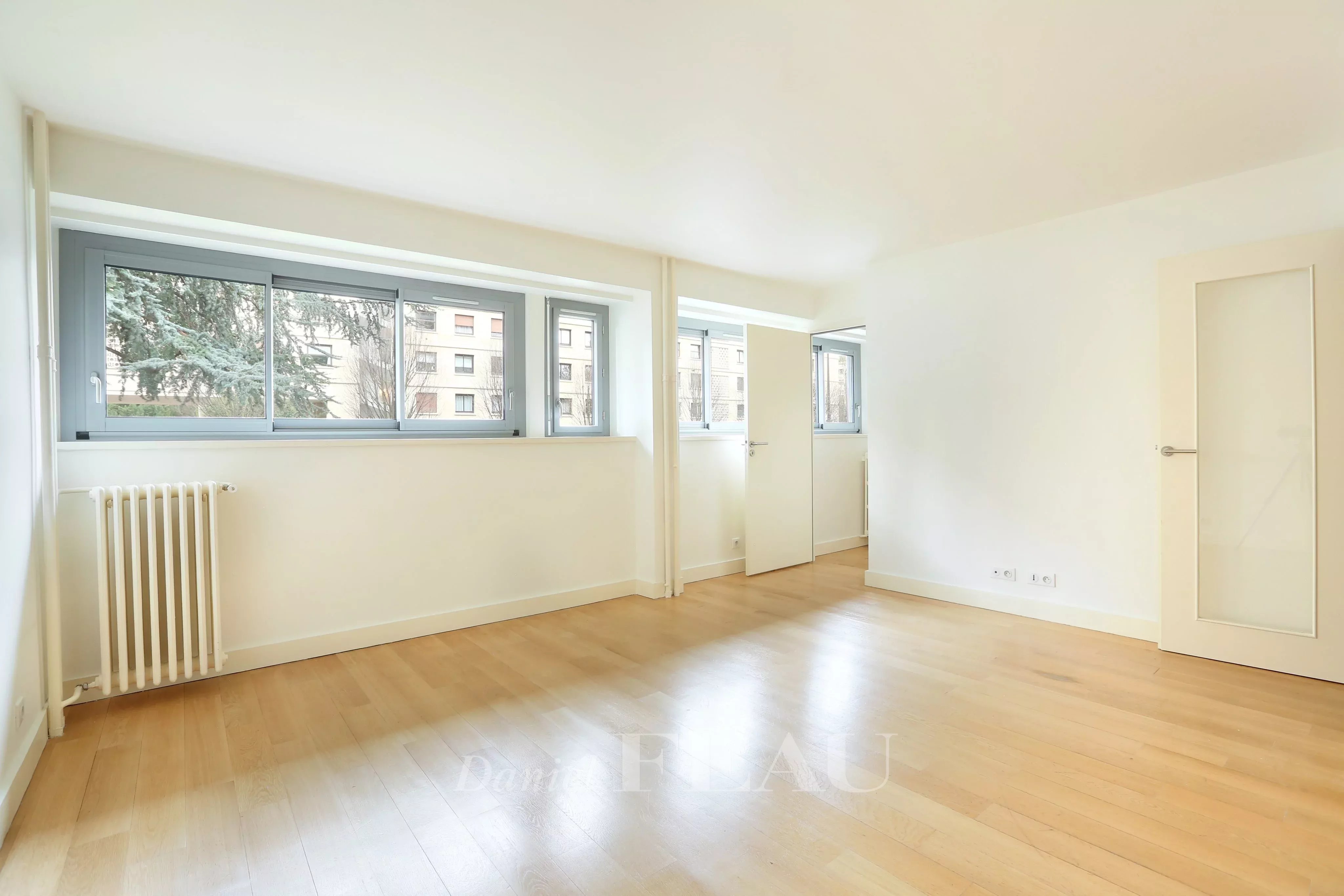 Neuilly-sur-Seine.  A recently renovated two-room apartment