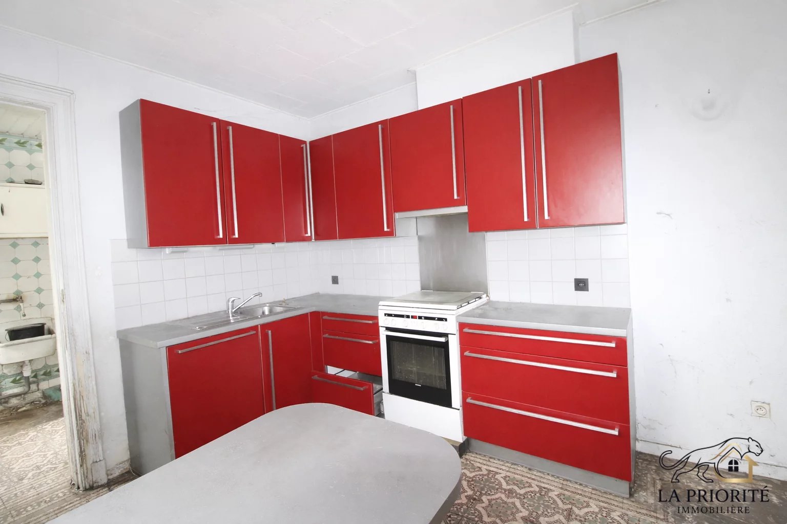 Maison de commerce à rénover – Fort potentiel – Centre de Gosselies