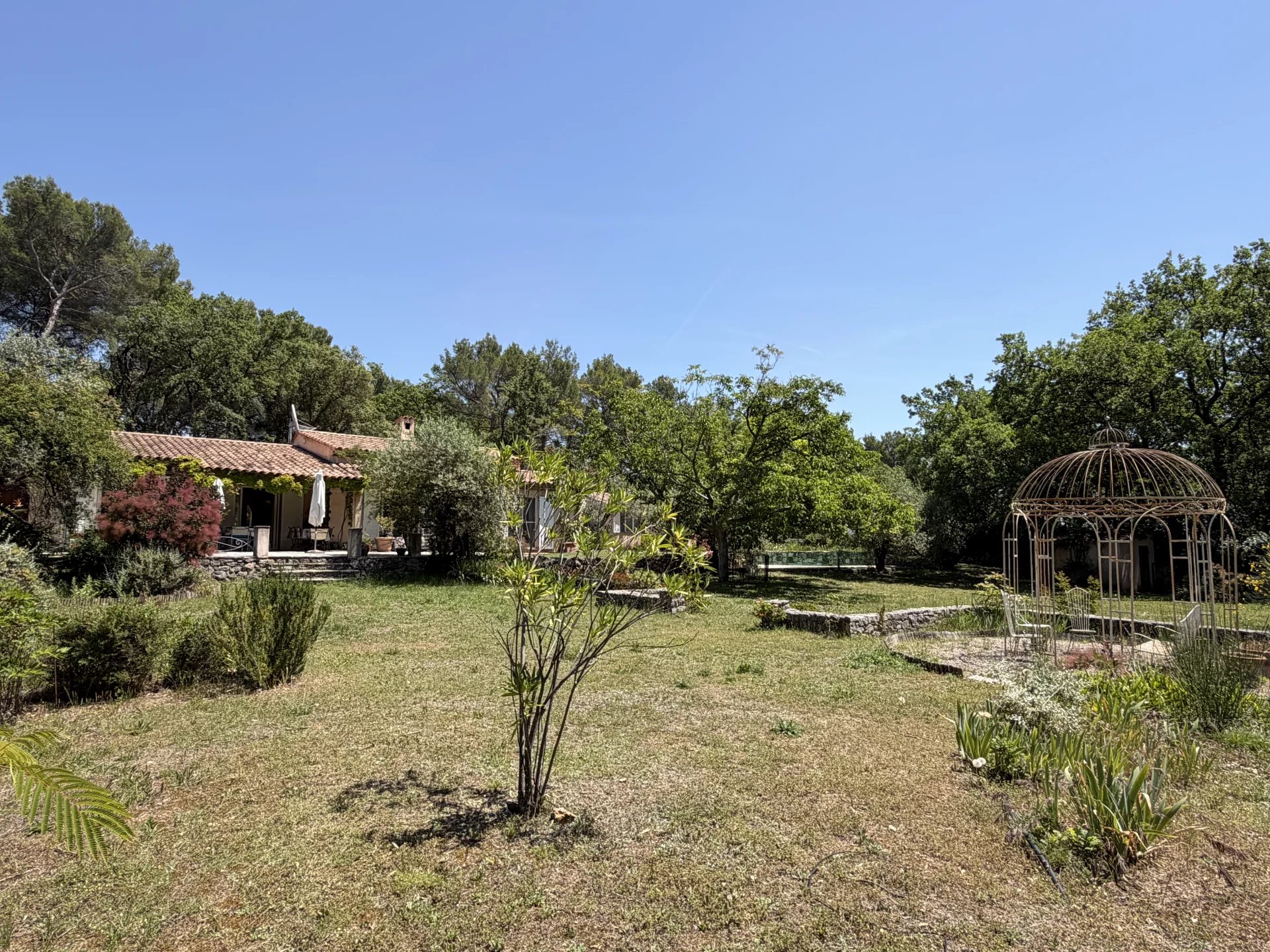 Single-storey villa with studio - Fayence