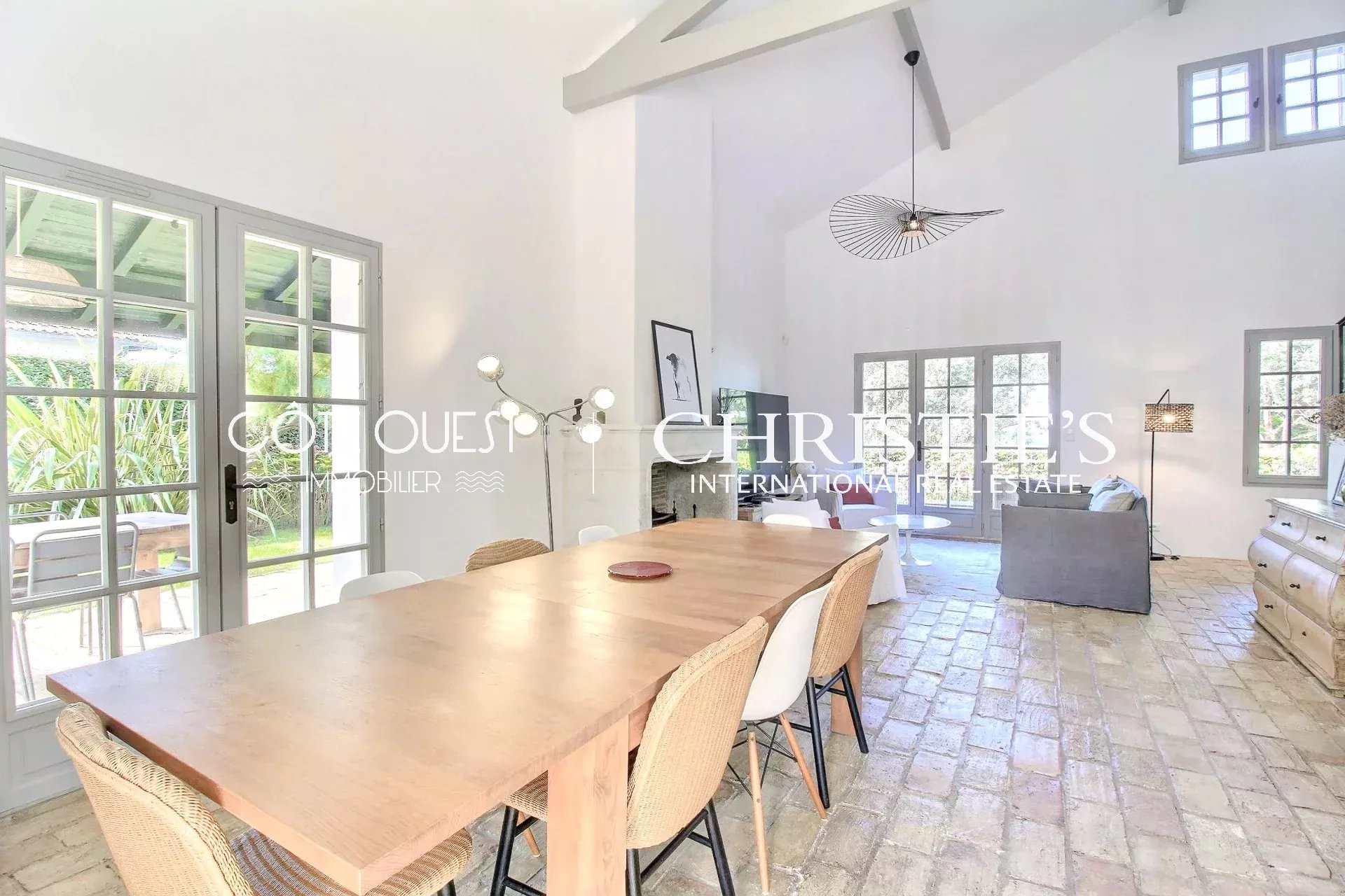 5 Bedroom Villa/Townhouse's Image 3