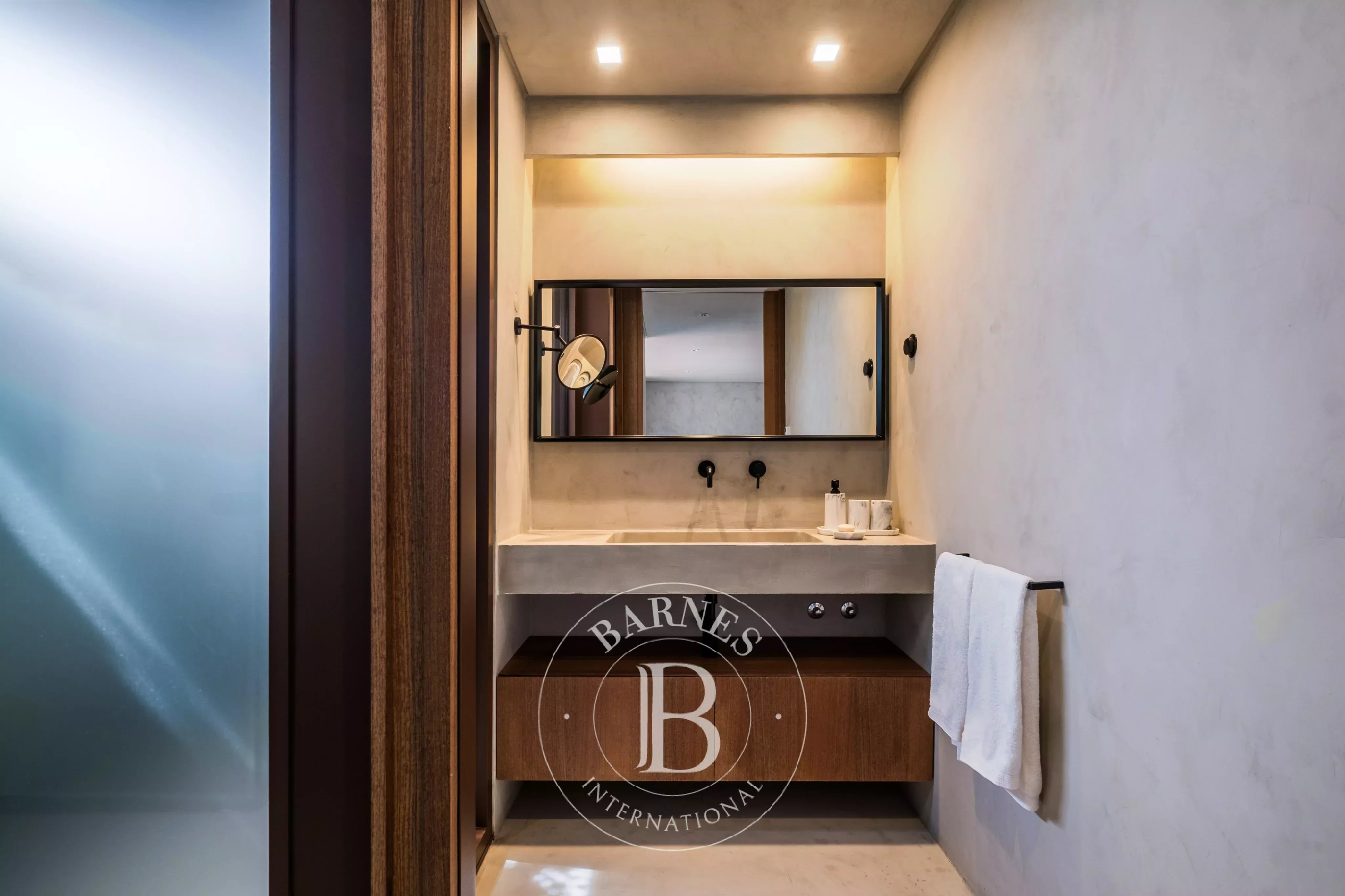 Maison contemporaine avec vue sur le fleuve