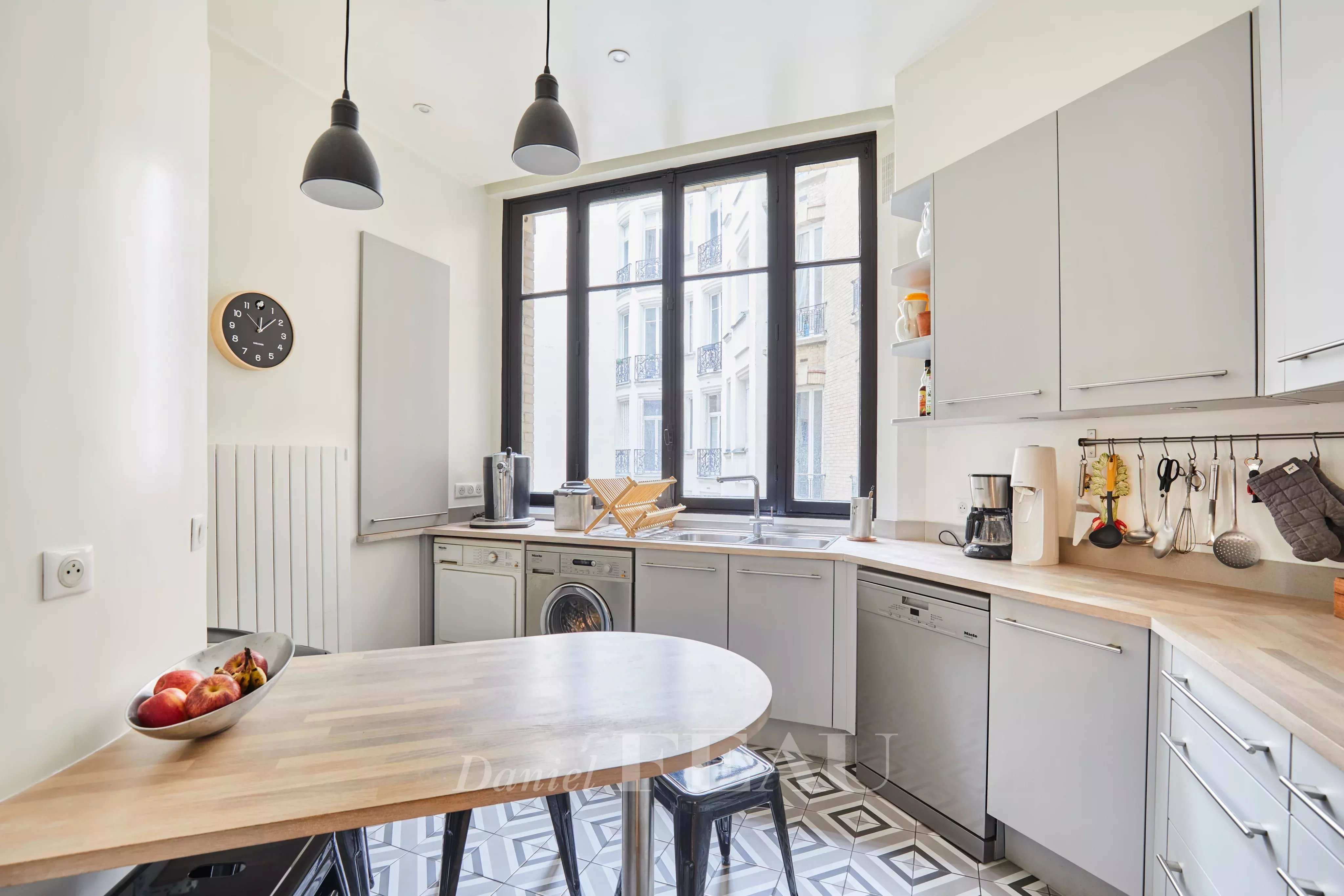 Sale Apartment Paris 16th