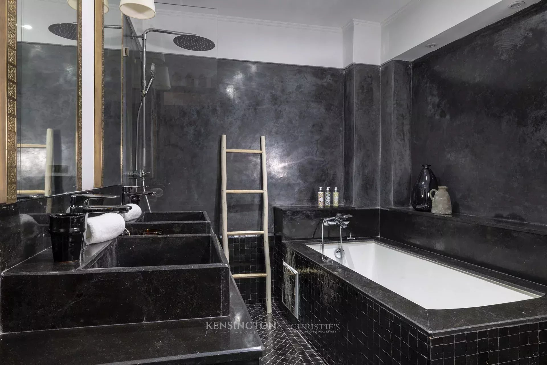 7 Bedroom Villa/Townhouse's Image 14