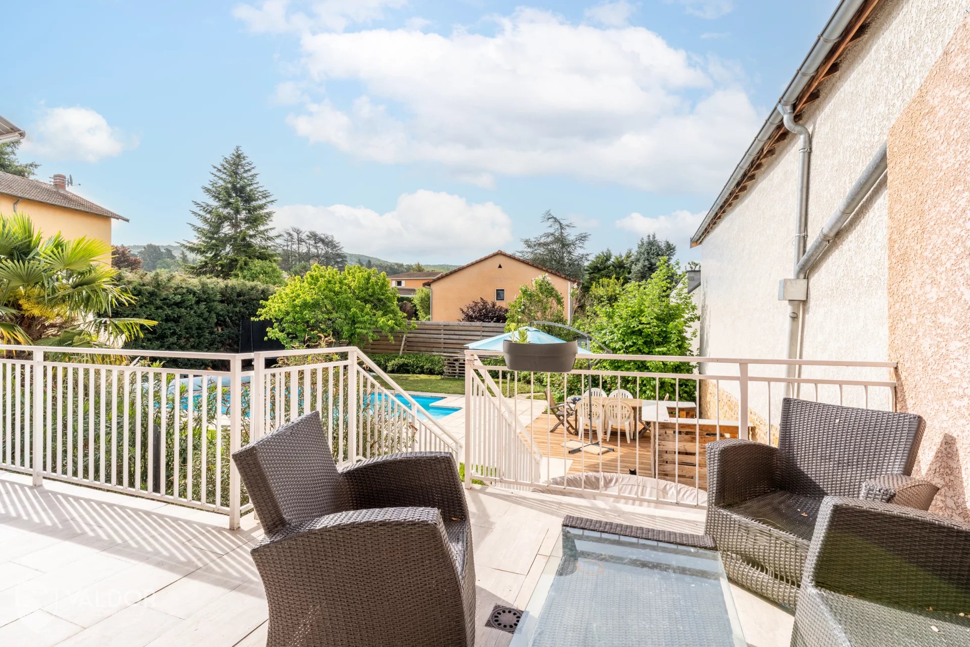 Maison d'environ 135 m² avec piscine - Chasselay (69380)