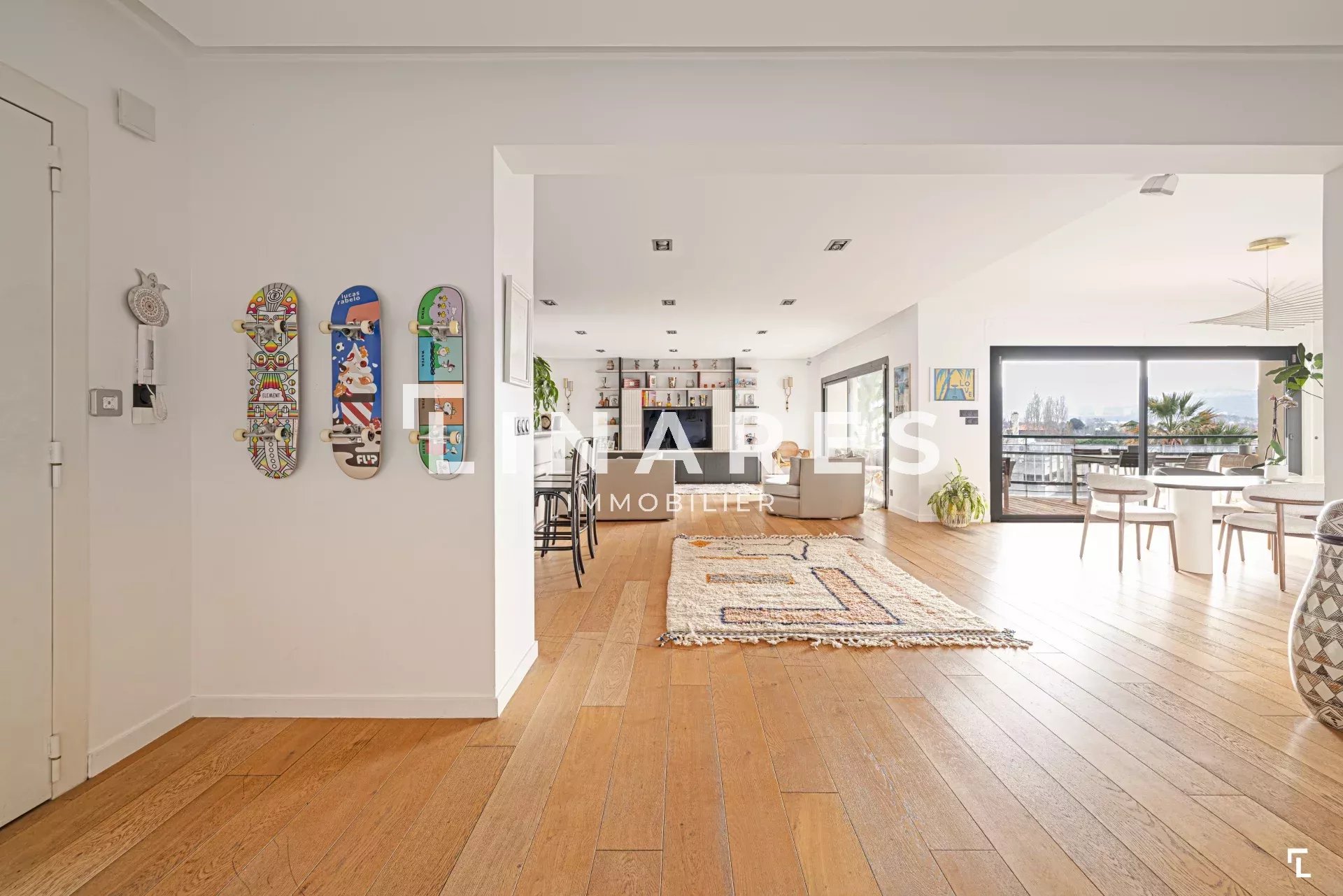 LE GRANDIOSE DU 8EME - Appartement T6 de 206 m2 avec terrasse de 23m2 + loggia - 13008 CARRE D'OR